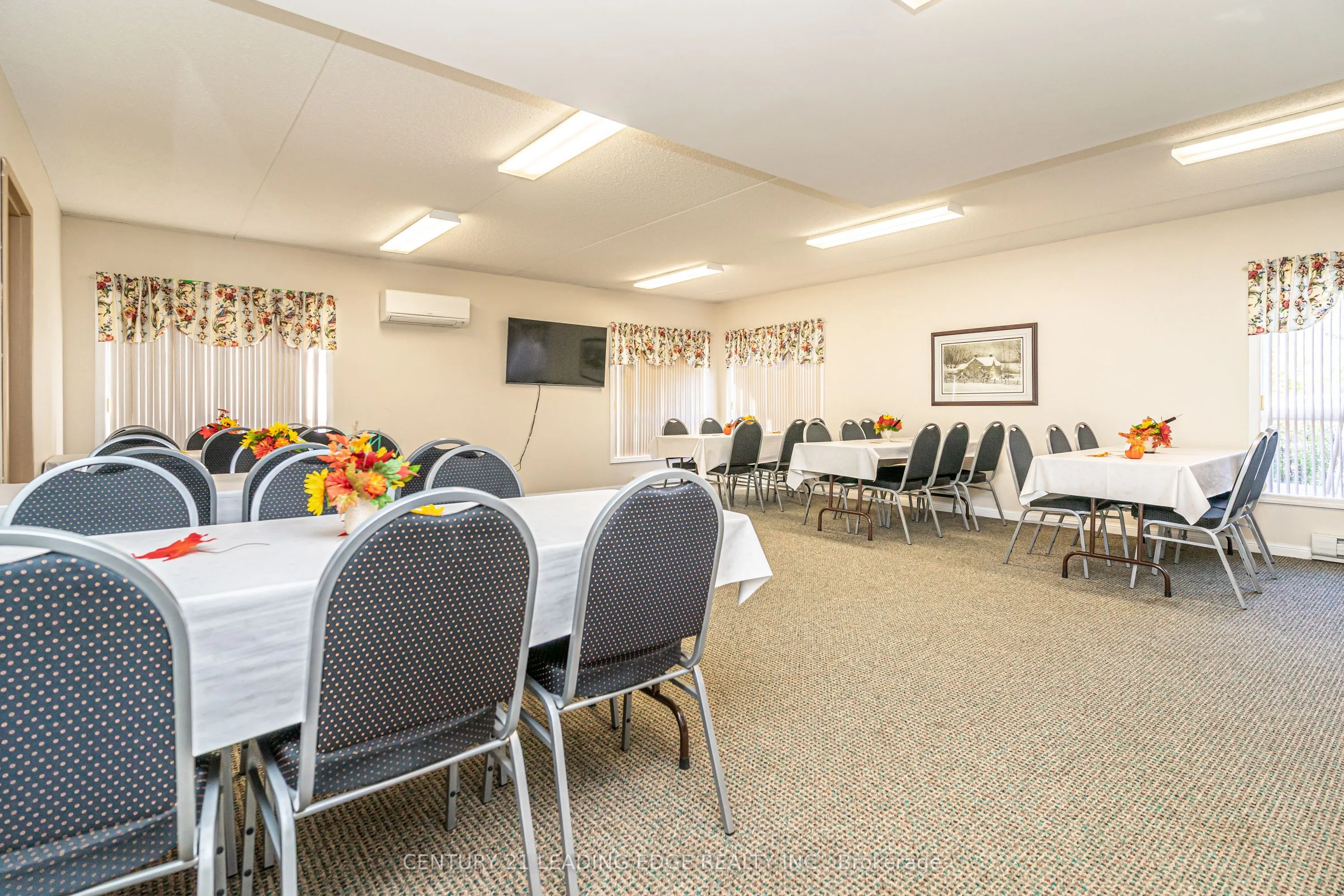 95 Wellington Street W, #301