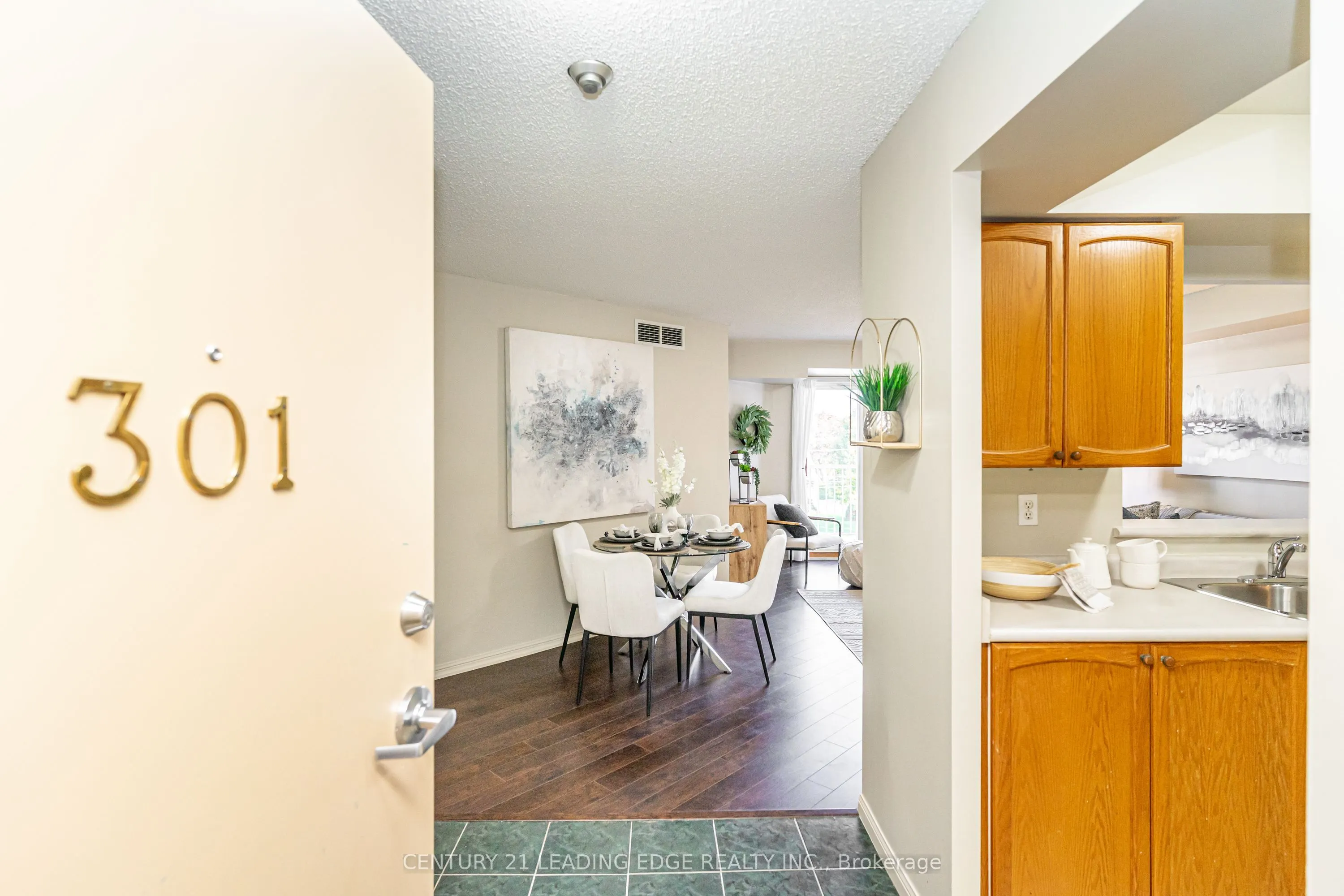 95 Wellington Street W, #301