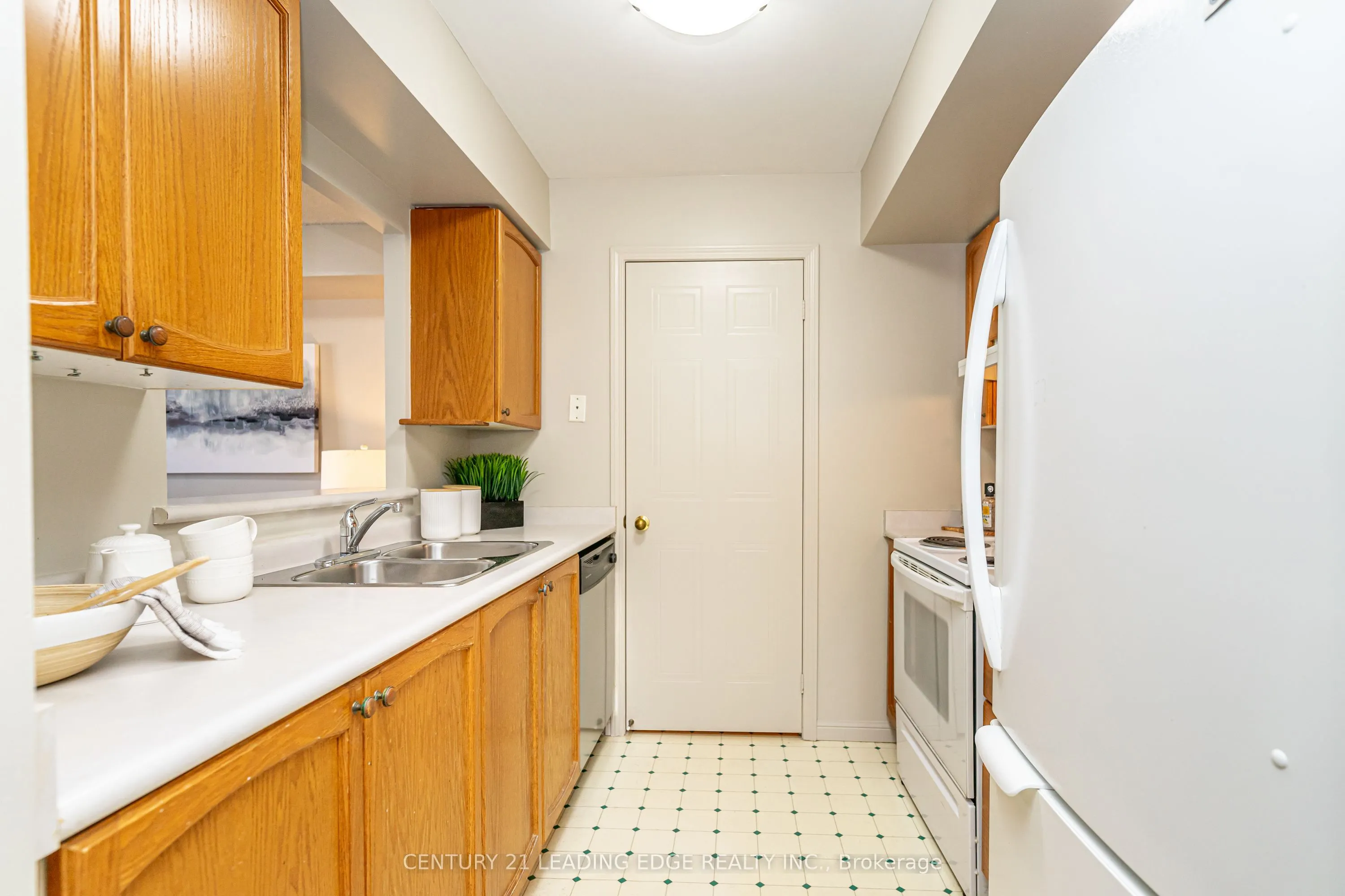 95 Wellington Street W, #301