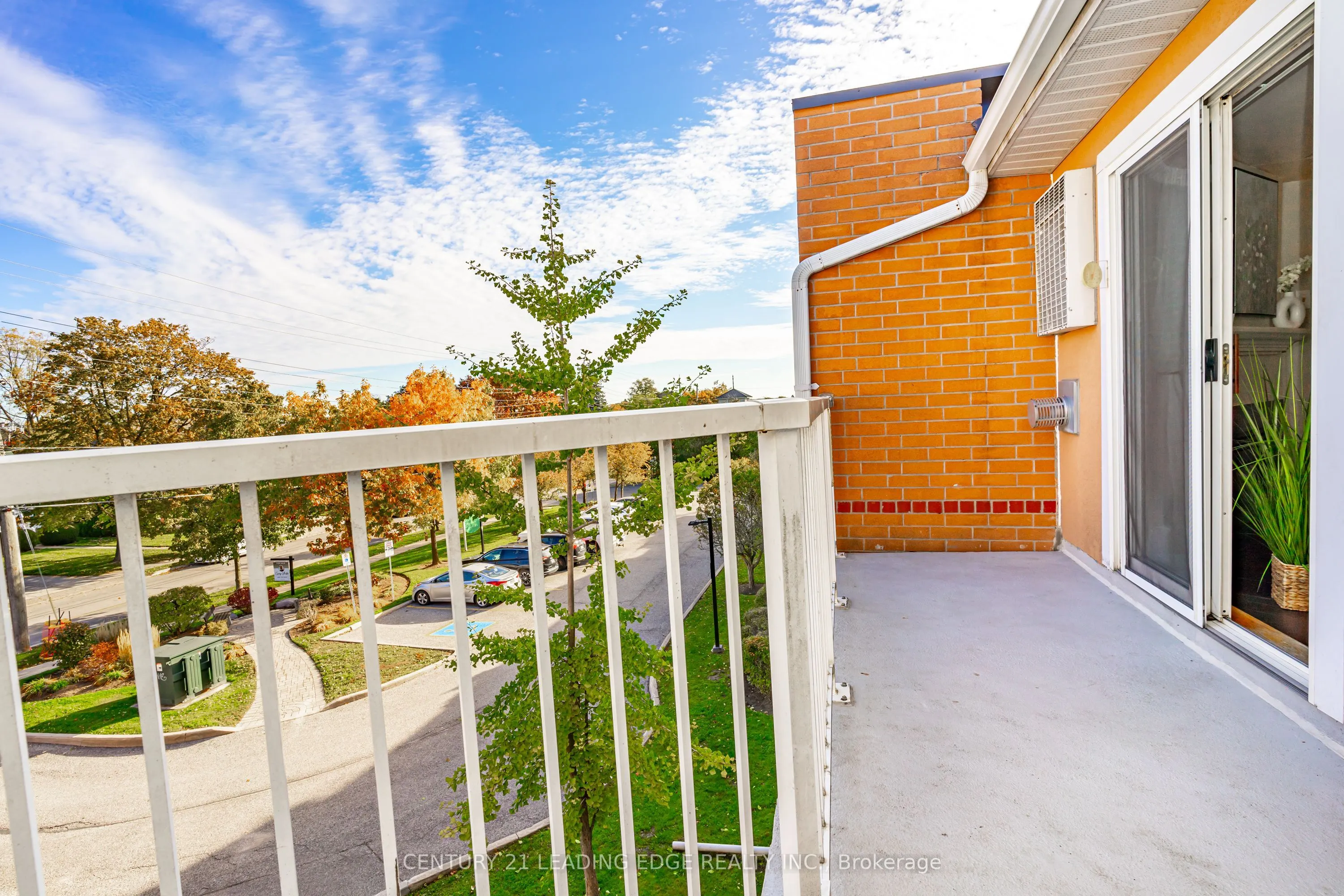 95 Wellington Street W, #301