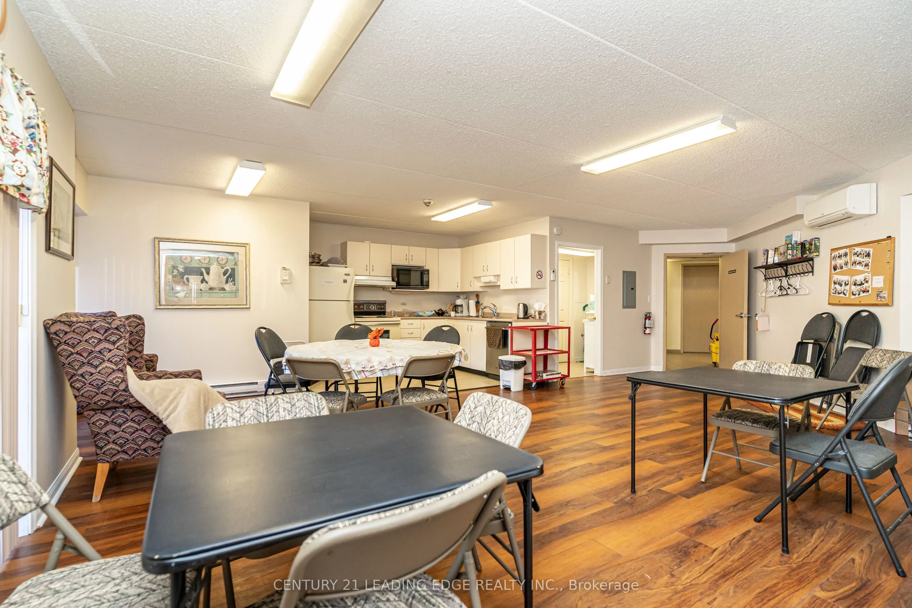 95 Wellington Street W, #301