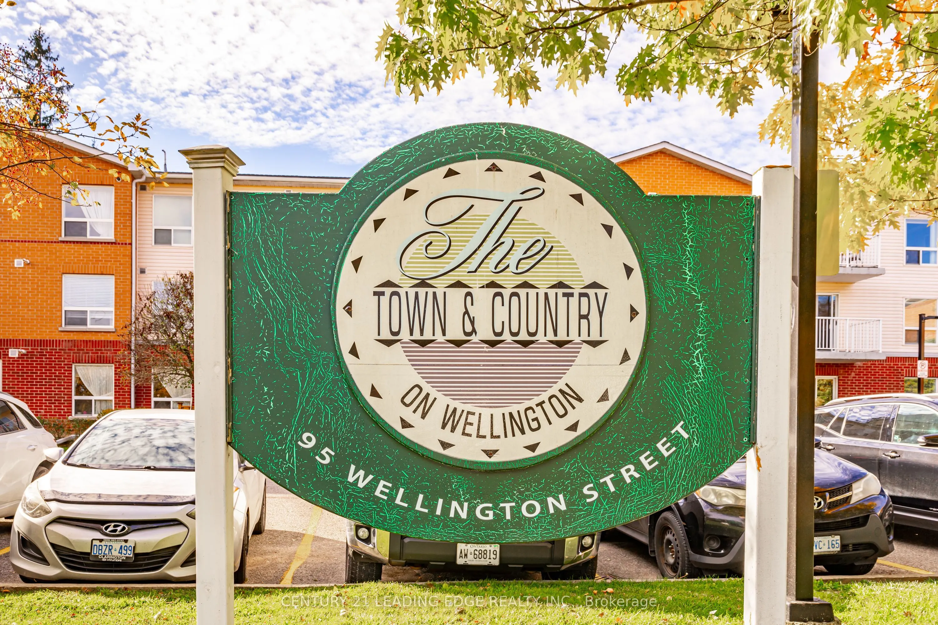 95 Wellington Street W, #301