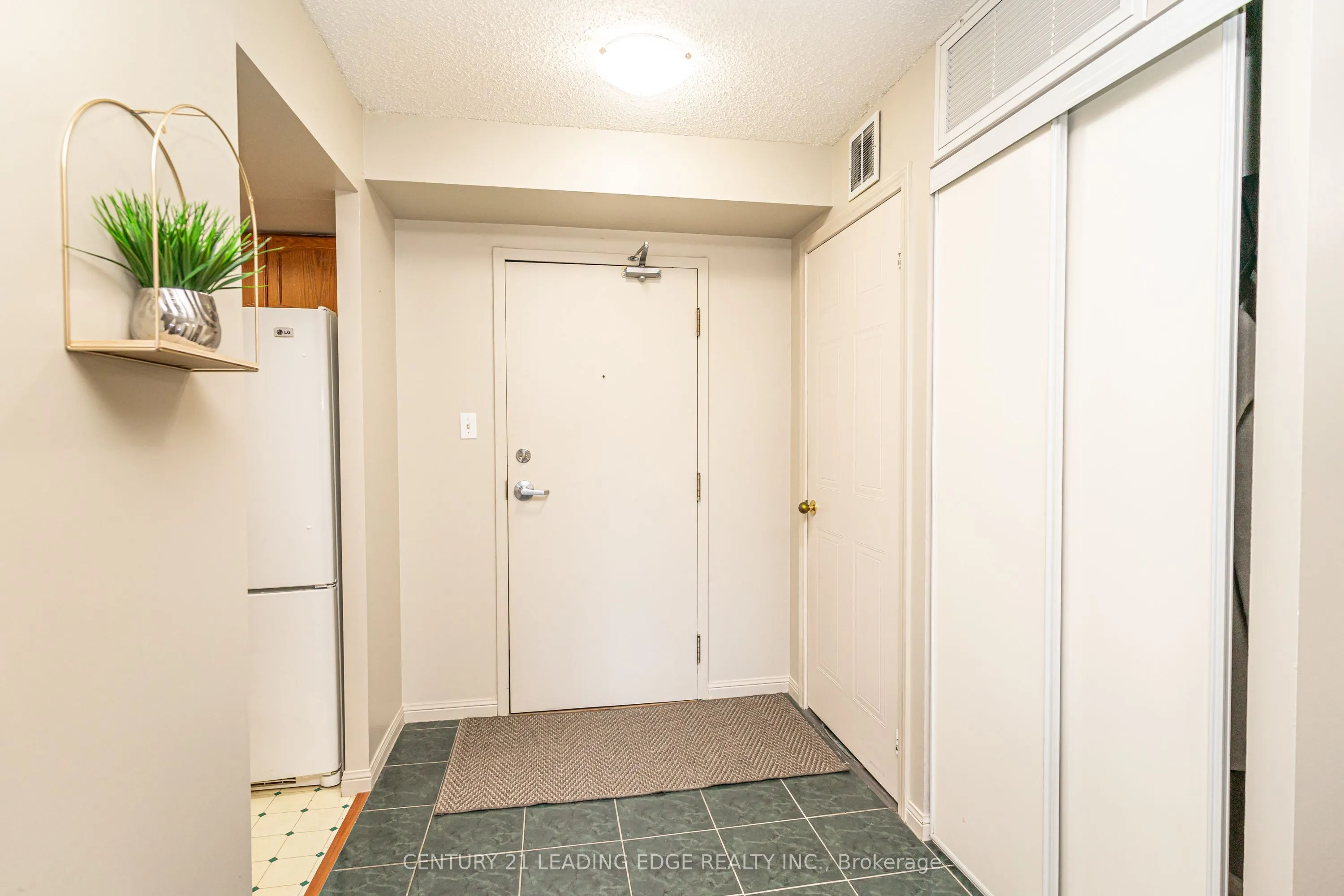 95 Wellington Street W, #301