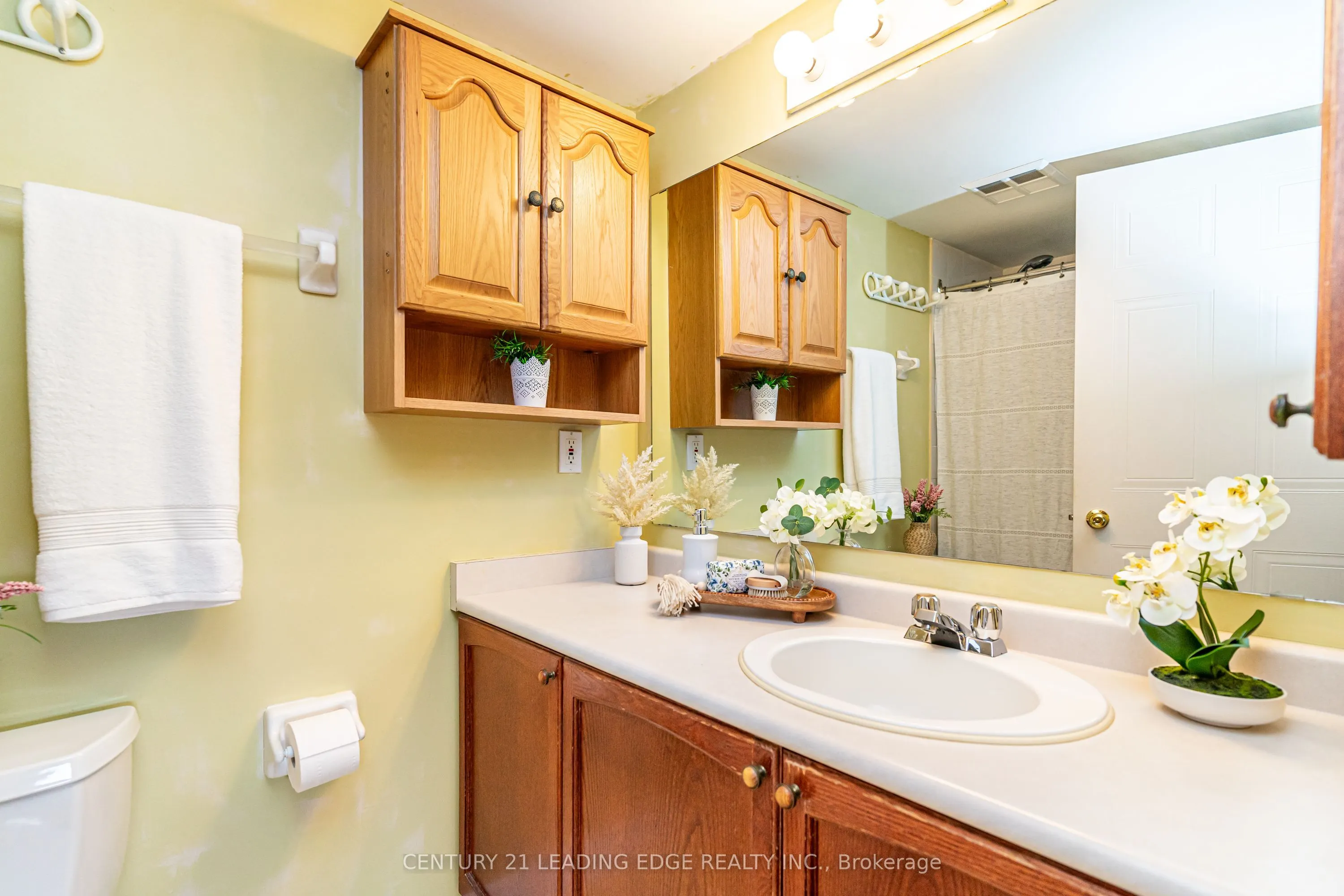 95 Wellington Street W, #301