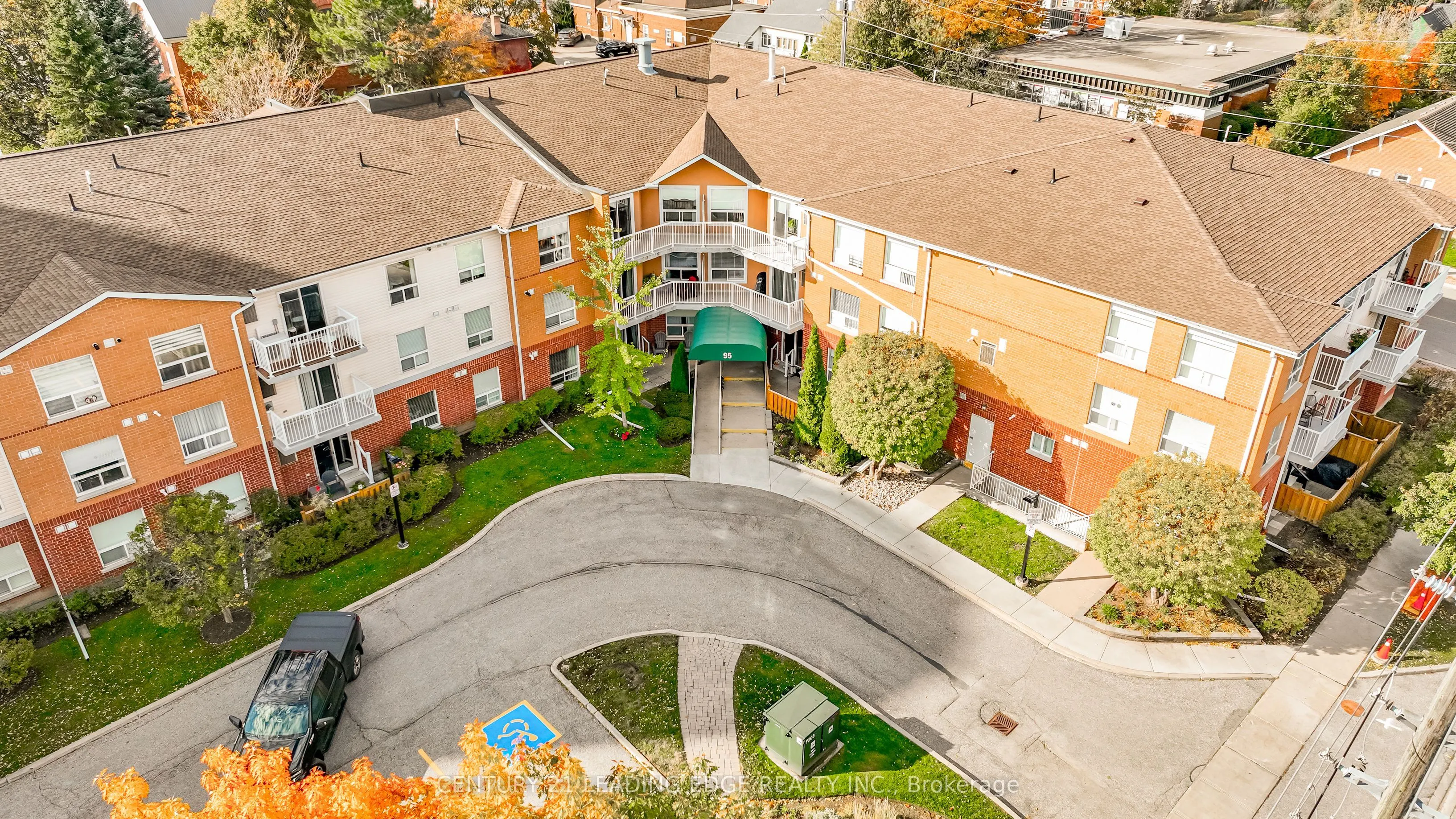 95 Wellington Street W, #301