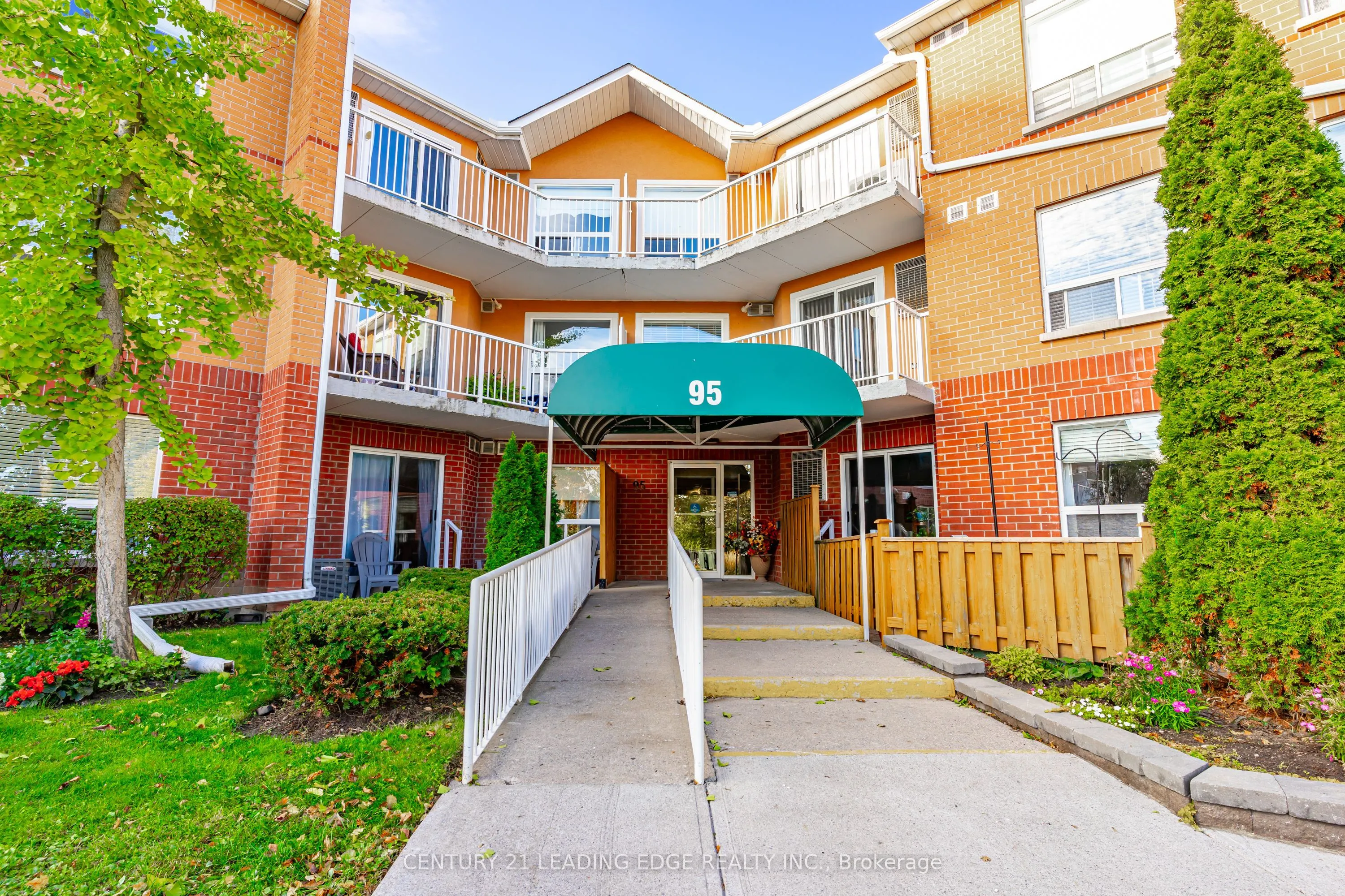 95 Wellington Street W, #301