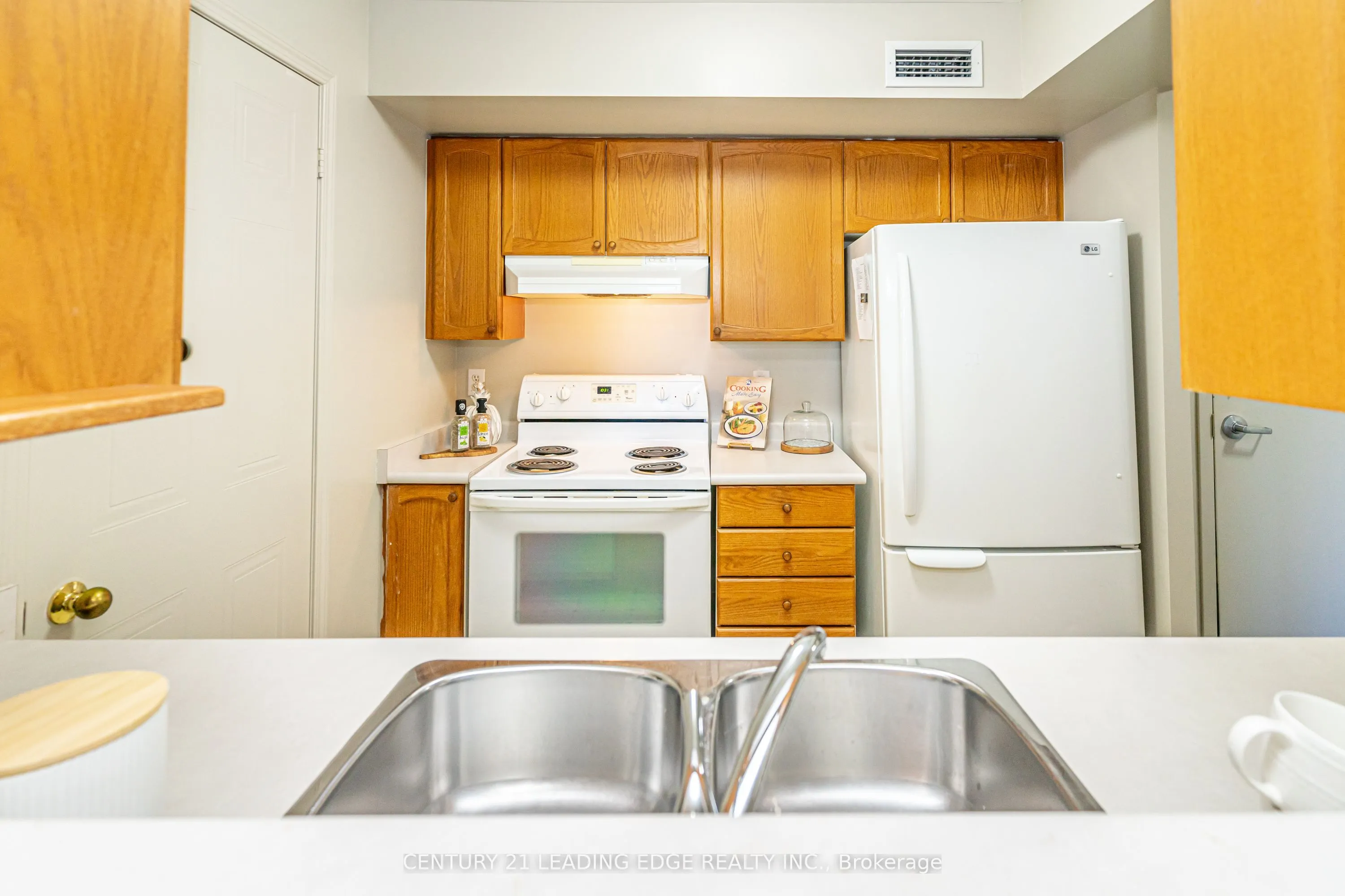 95 Wellington Street W, #301