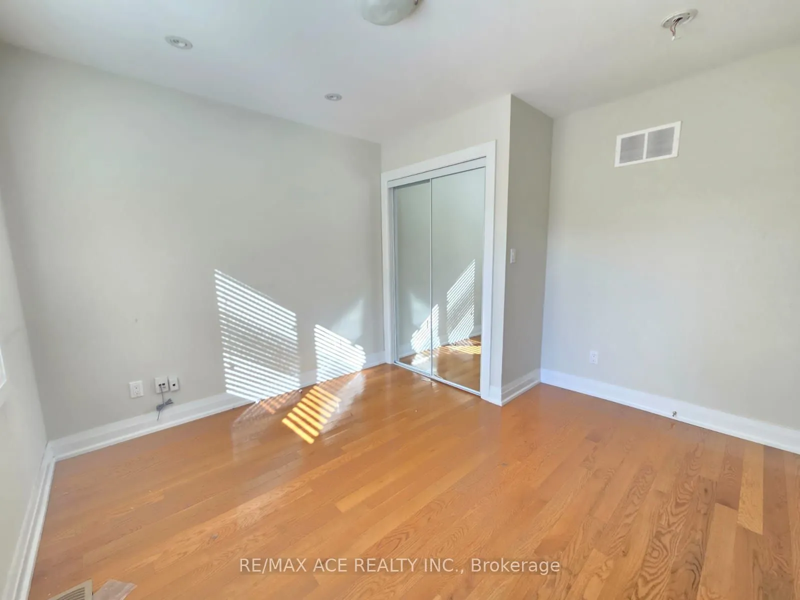 66 Portsdown Road, #Main