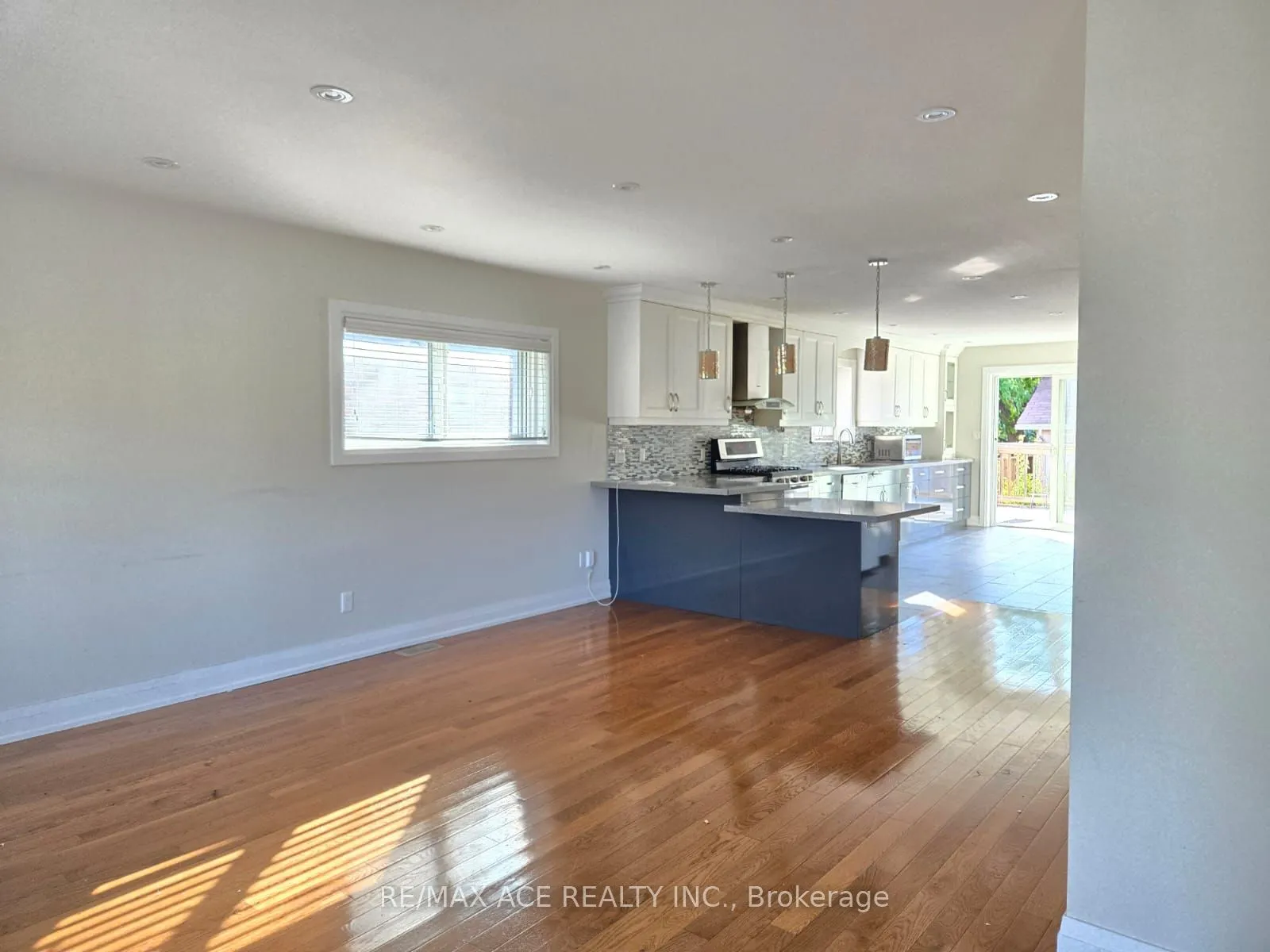 66 Portsdown Road, #Main