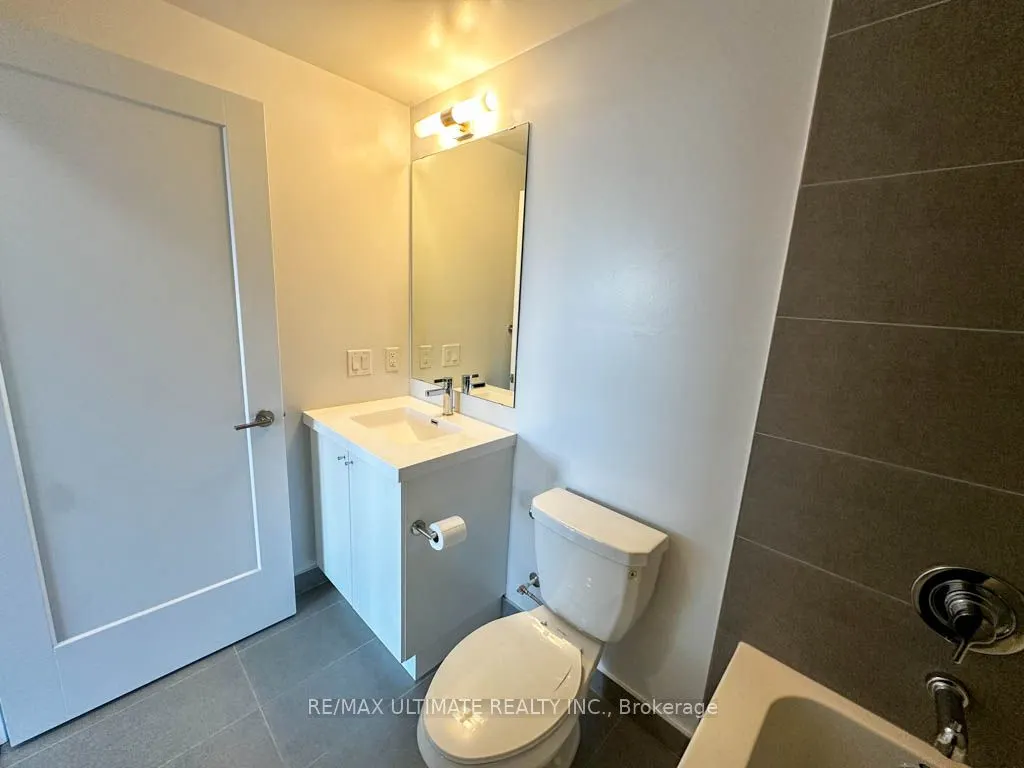 2550 Simcoe Street N, #2104