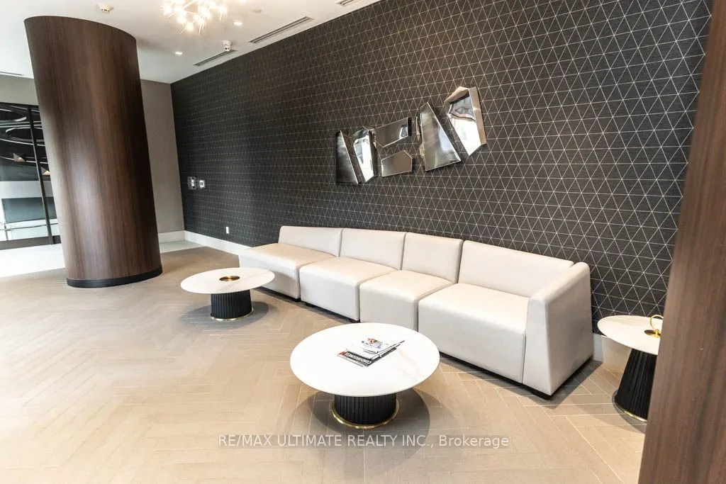 2550 Simcoe Street N, #2104