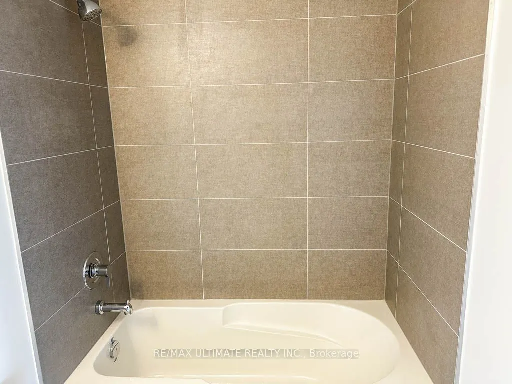 2550 Simcoe Street N, #2104