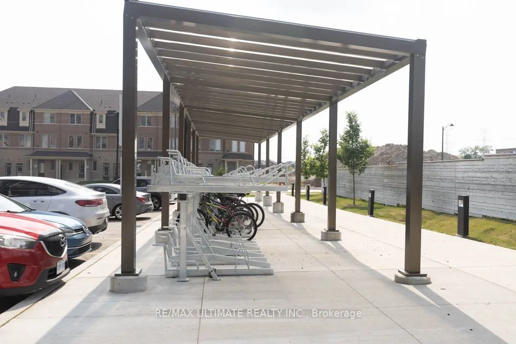 2550 Simcoe Street N, #2104