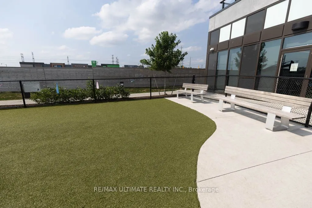 2550 Simcoe Street N, #2104