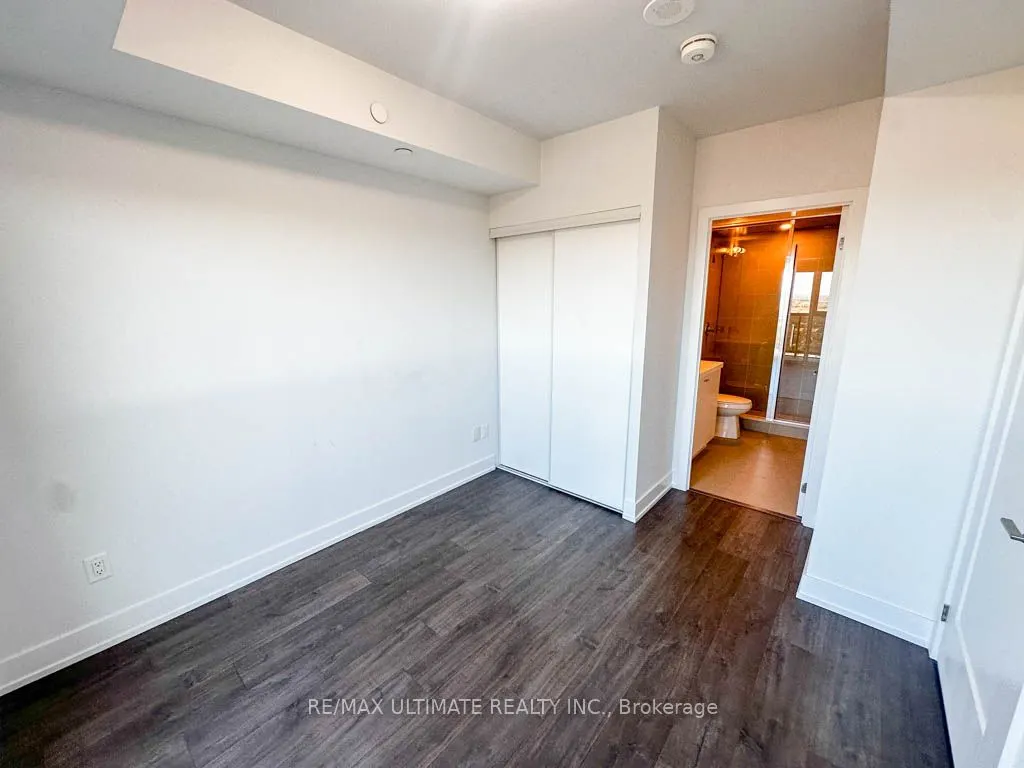 2550 Simcoe Street N, #2104