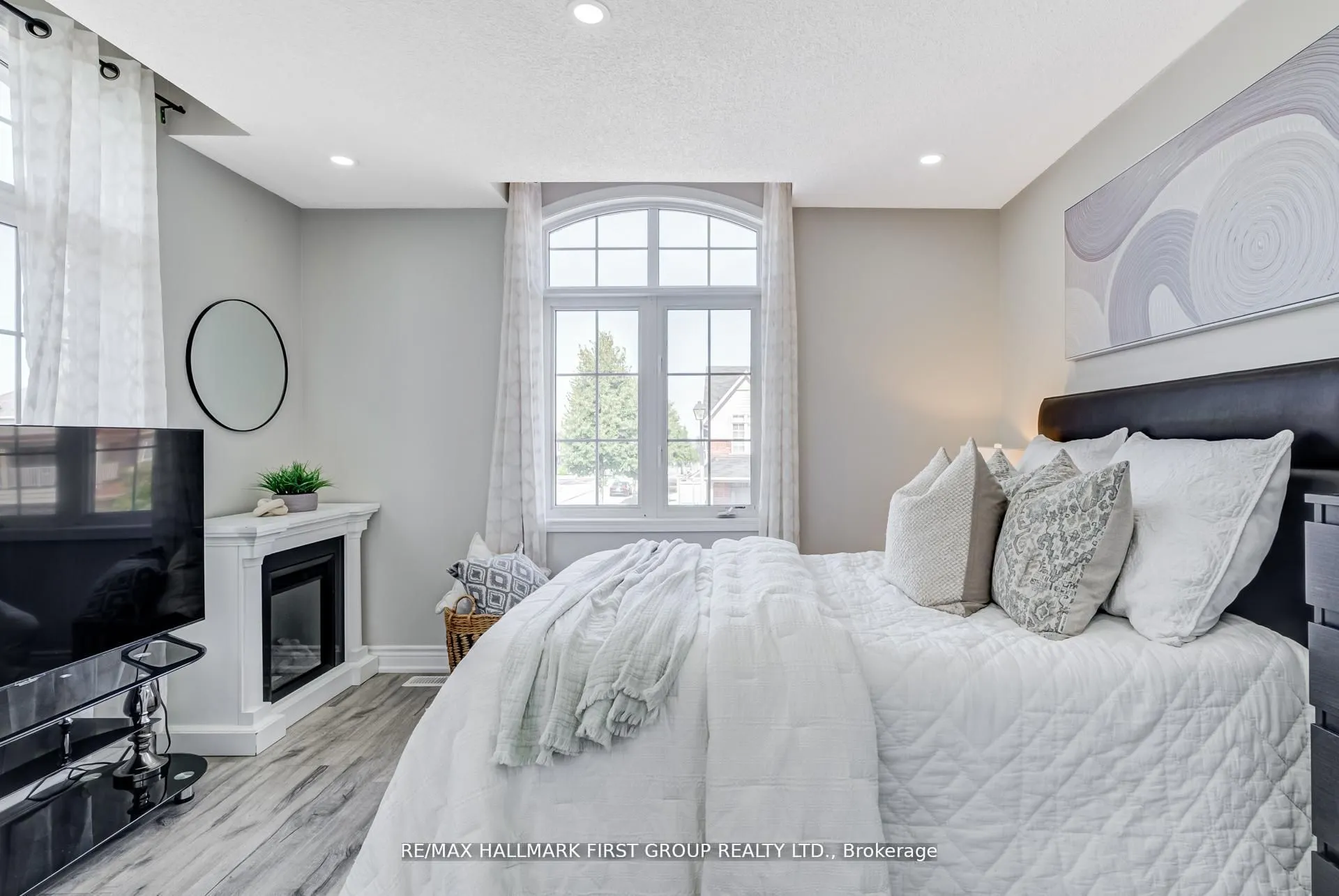 35 Elliottglen Drive