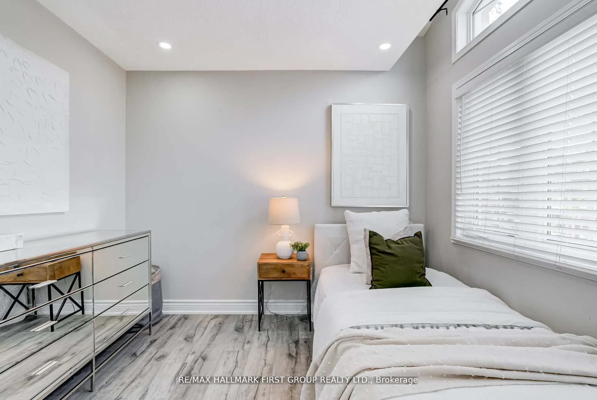 35 Elliottglen Drive