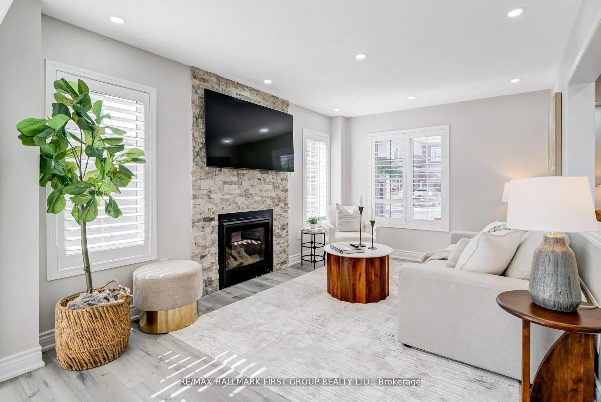 35 Elliottglen Drive