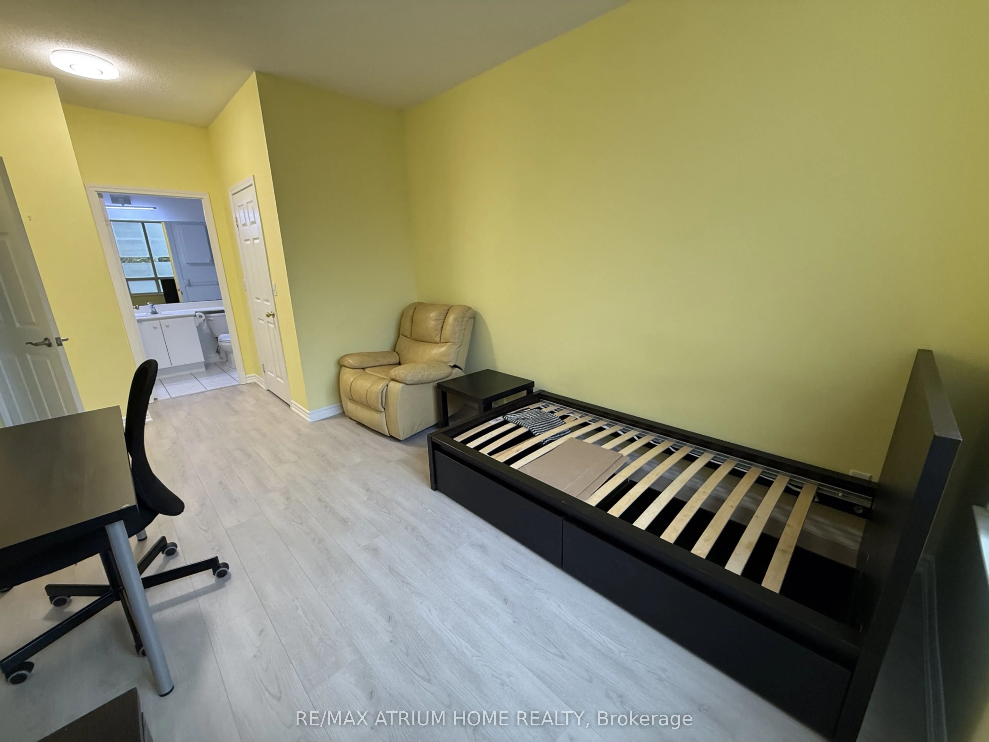 5039 Finch Avenue E, #109