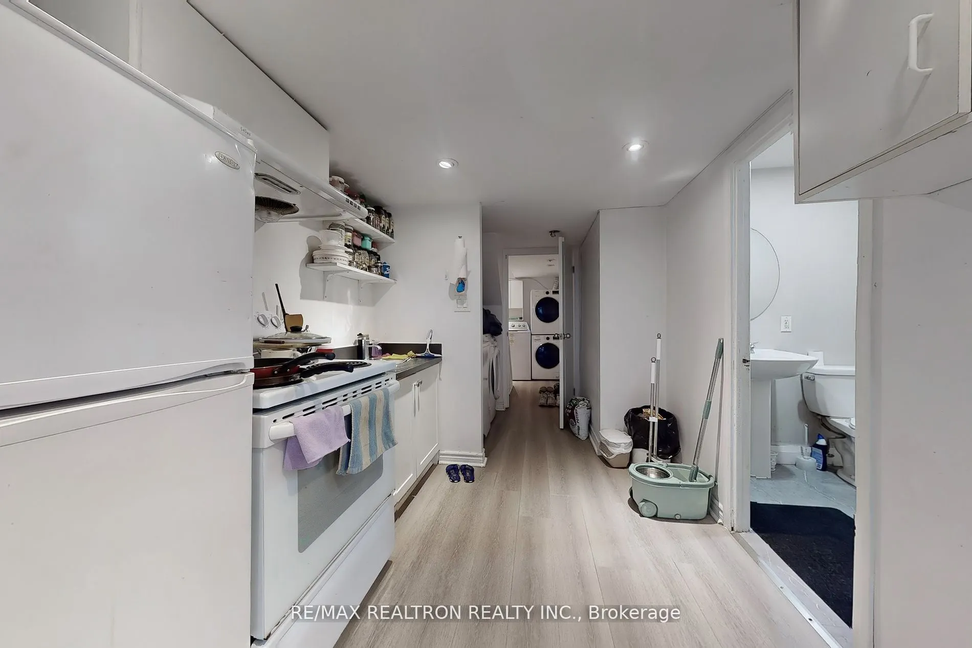 1121 Sandhurst Circle, #20