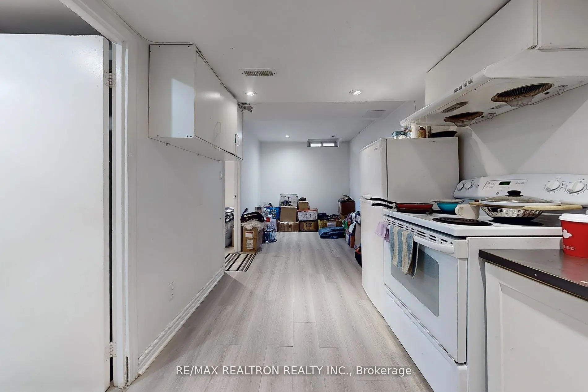 1121 Sandhurst Circle, #20