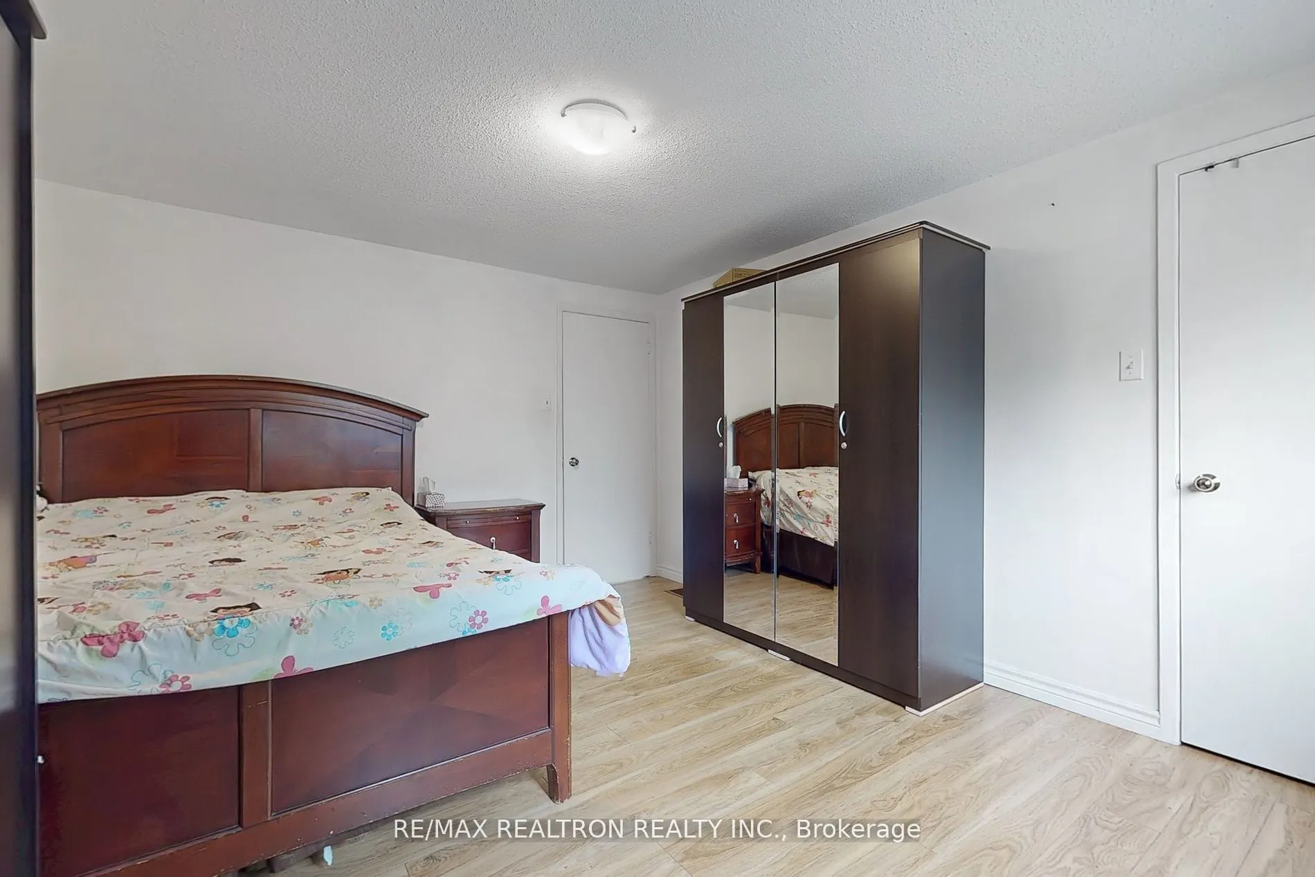 1121 Sandhurst Circle, #20