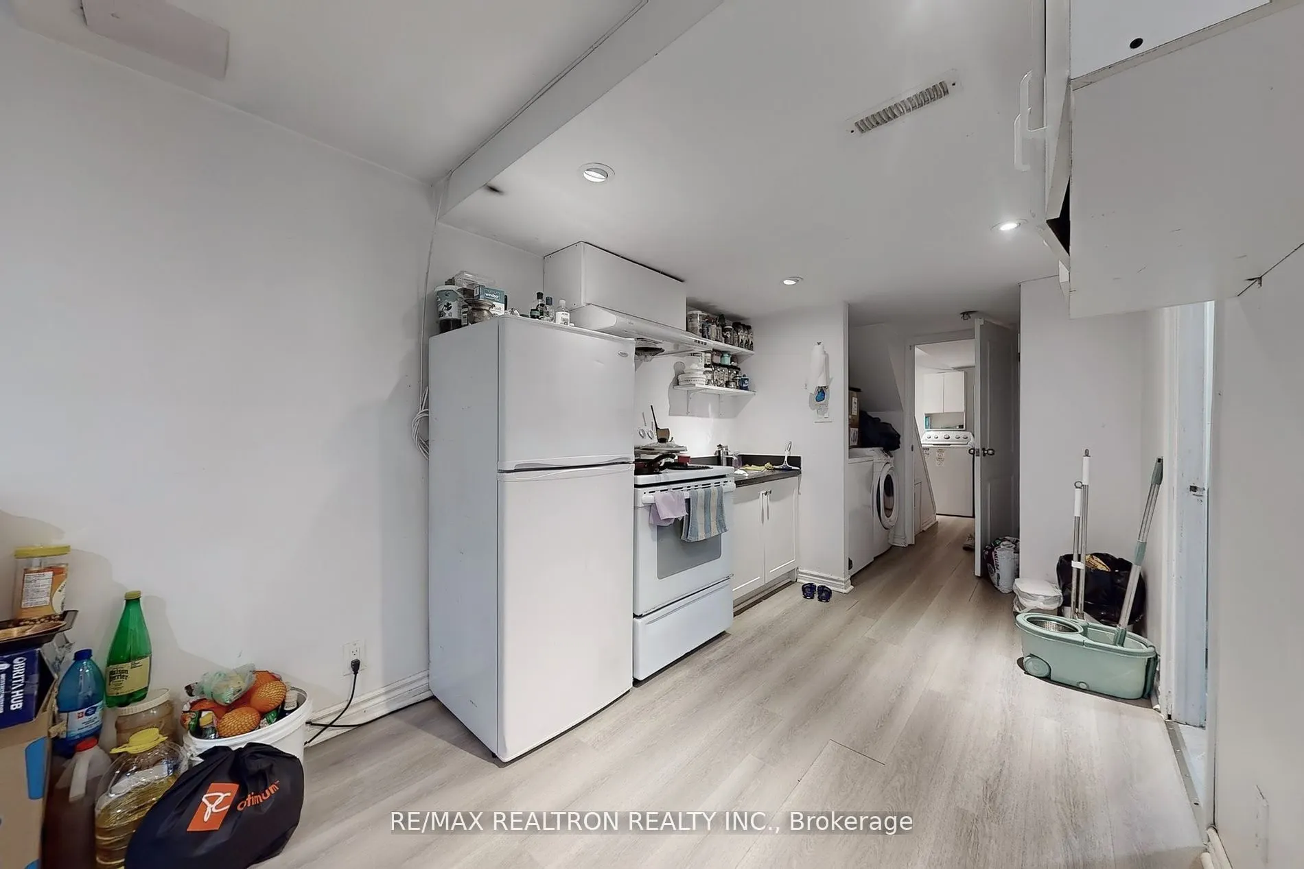 1121 Sandhurst Circle, #20