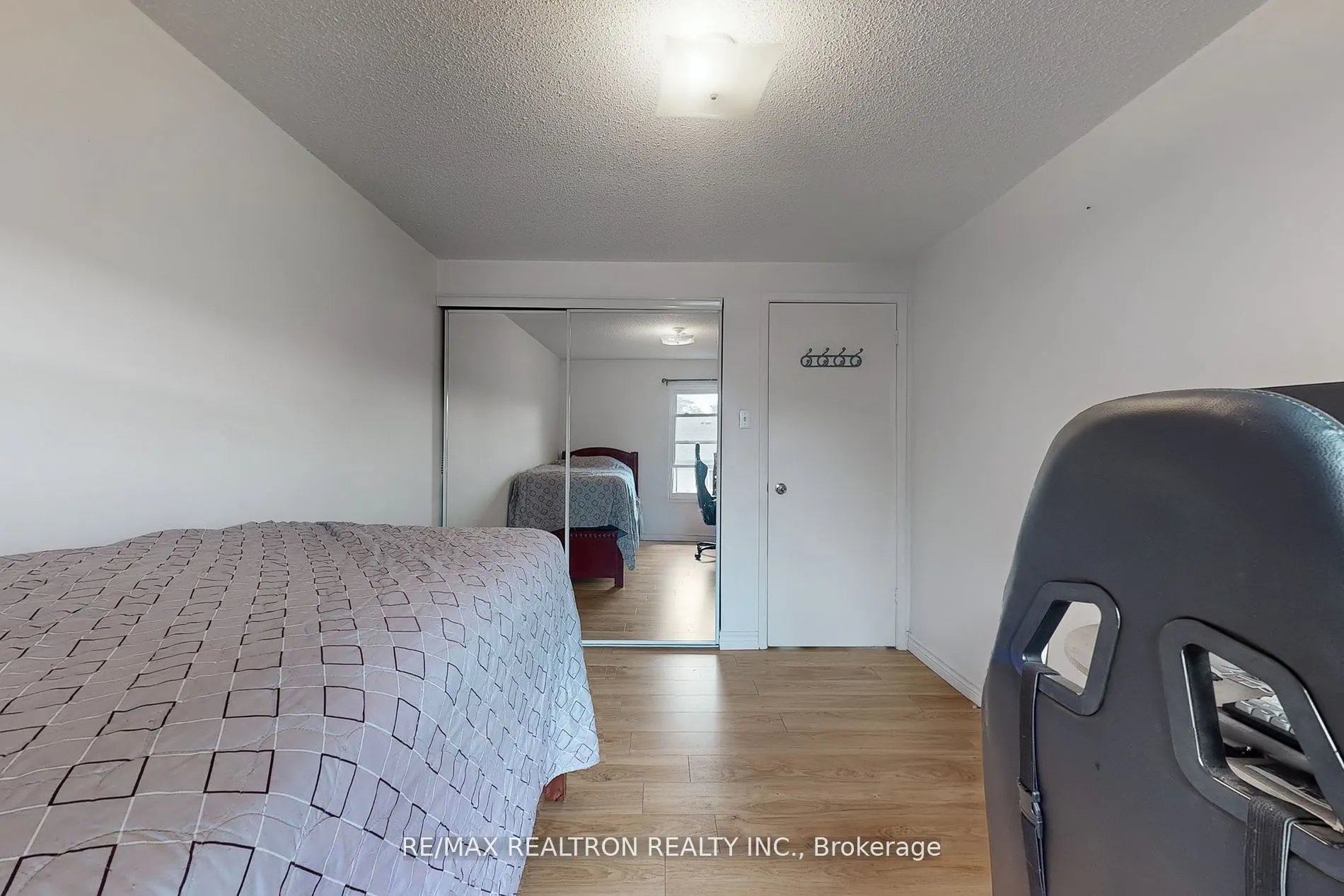 1121 Sandhurst Circle, #20