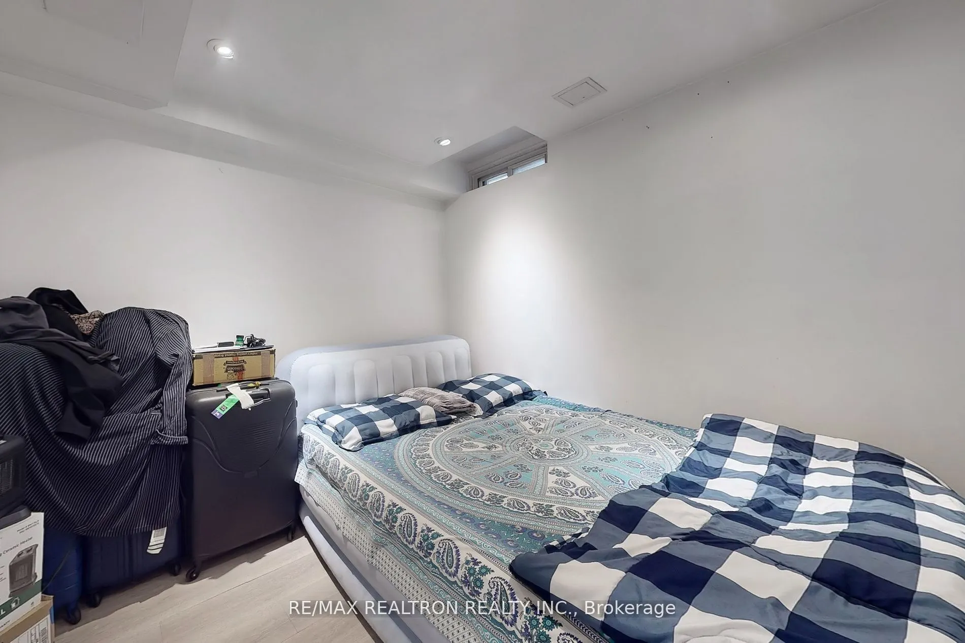 1121 Sandhurst Circle, #20