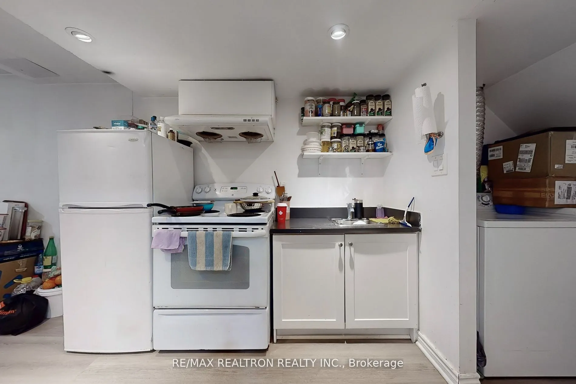 1121 Sandhurst Circle, #20