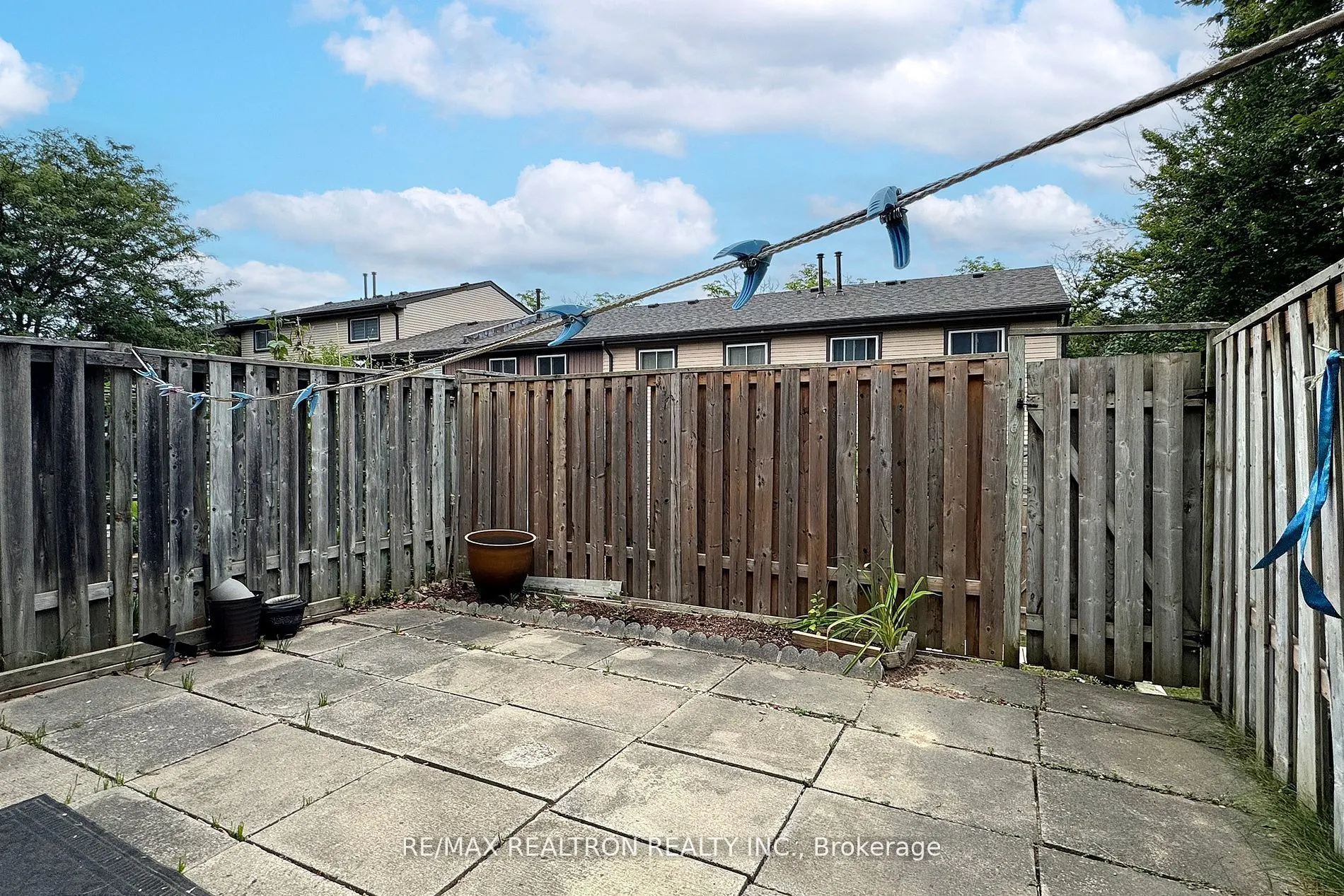 1121 Sandhurst Circle, #20