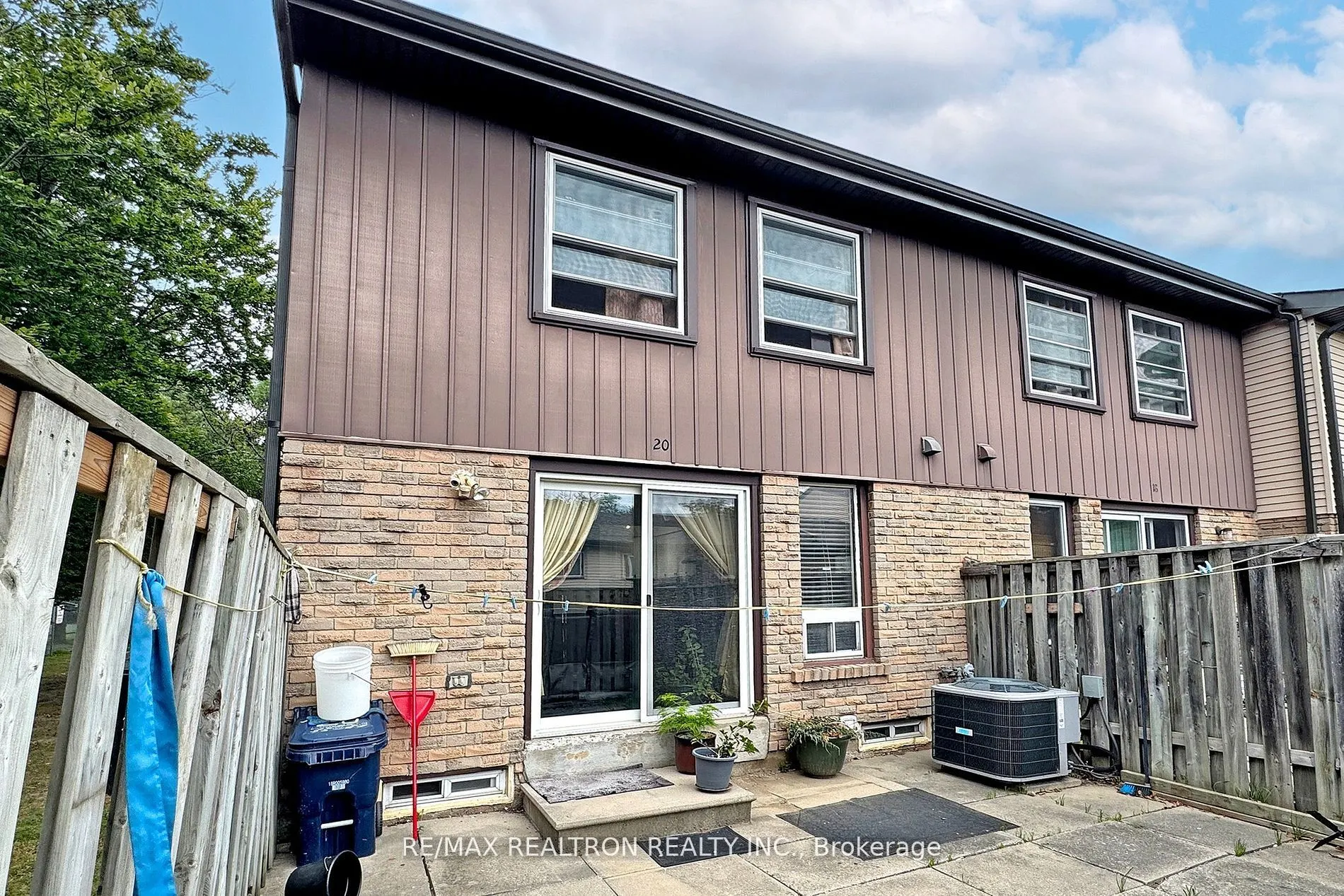 1121 Sandhurst Circle, #20