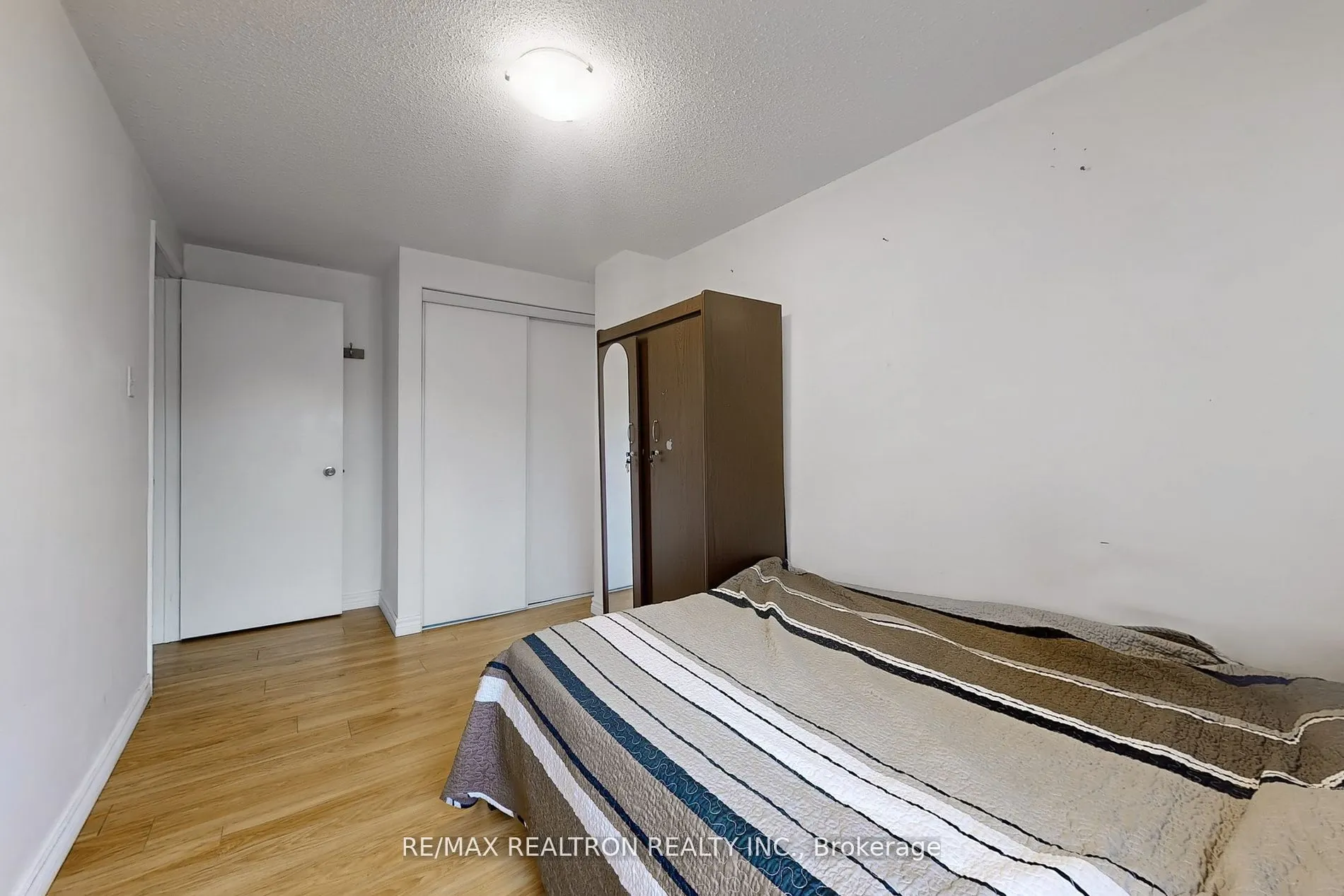 1121 Sandhurst Circle, #20