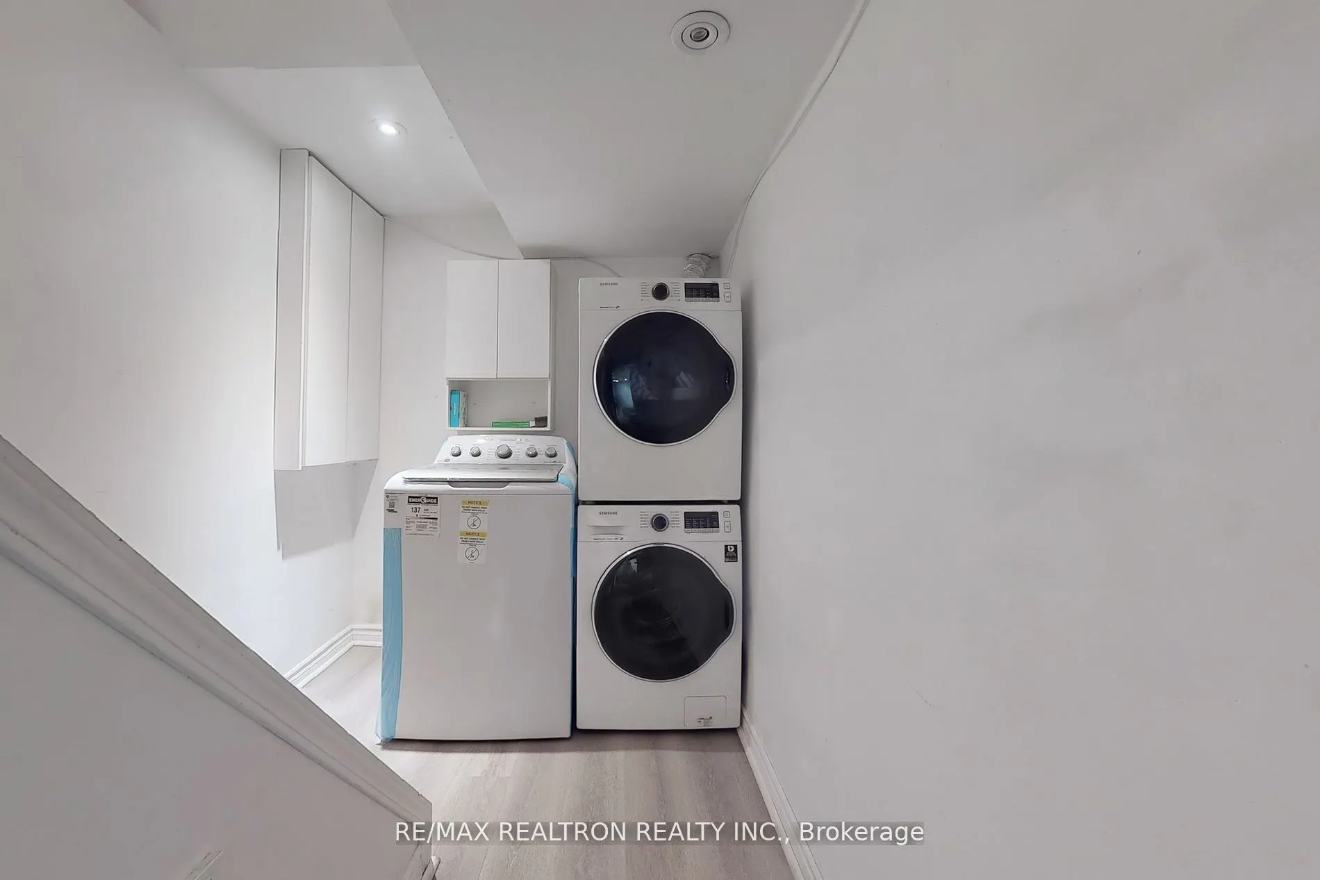 1121 Sandhurst Circle, #20