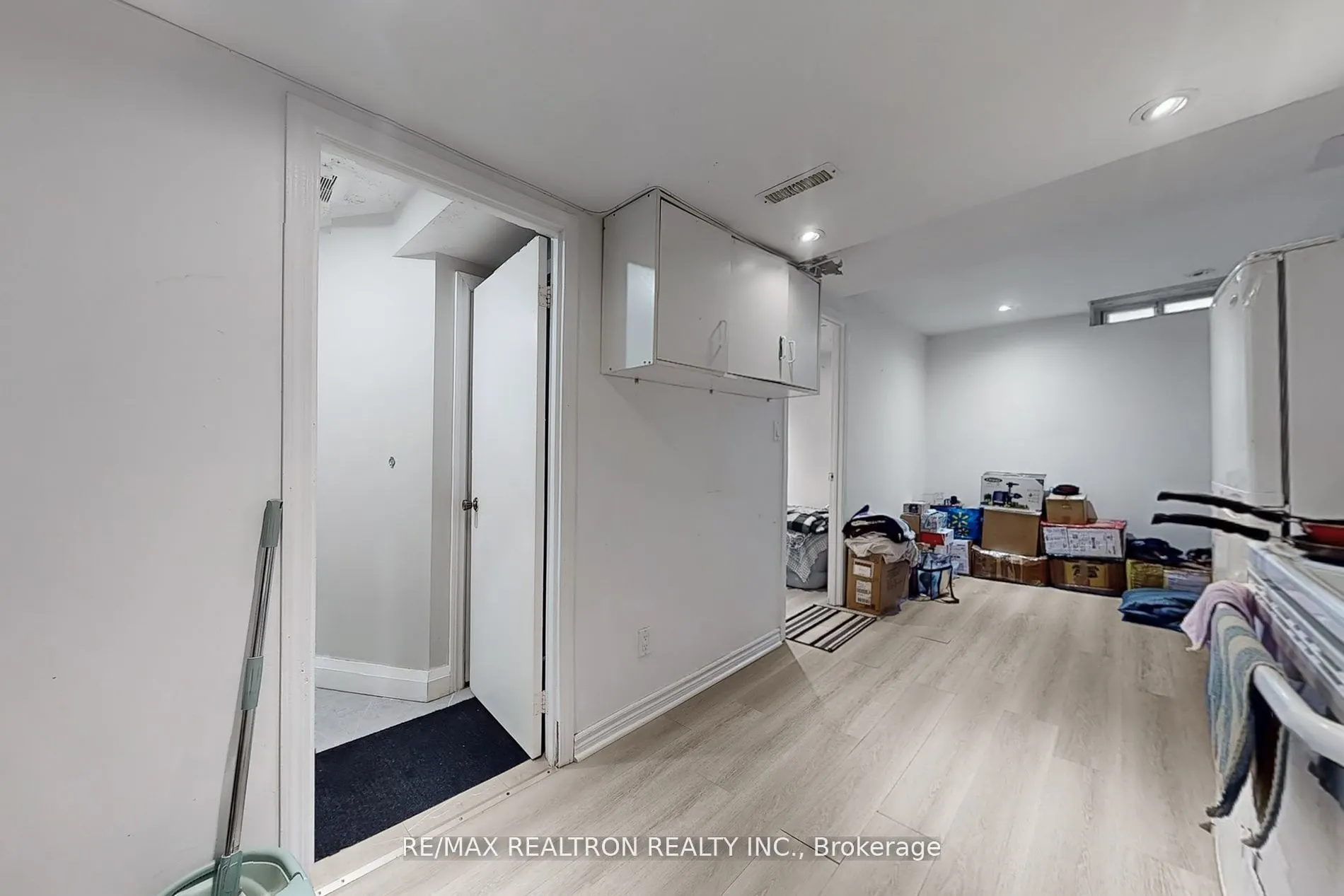 1121 Sandhurst Circle, #20