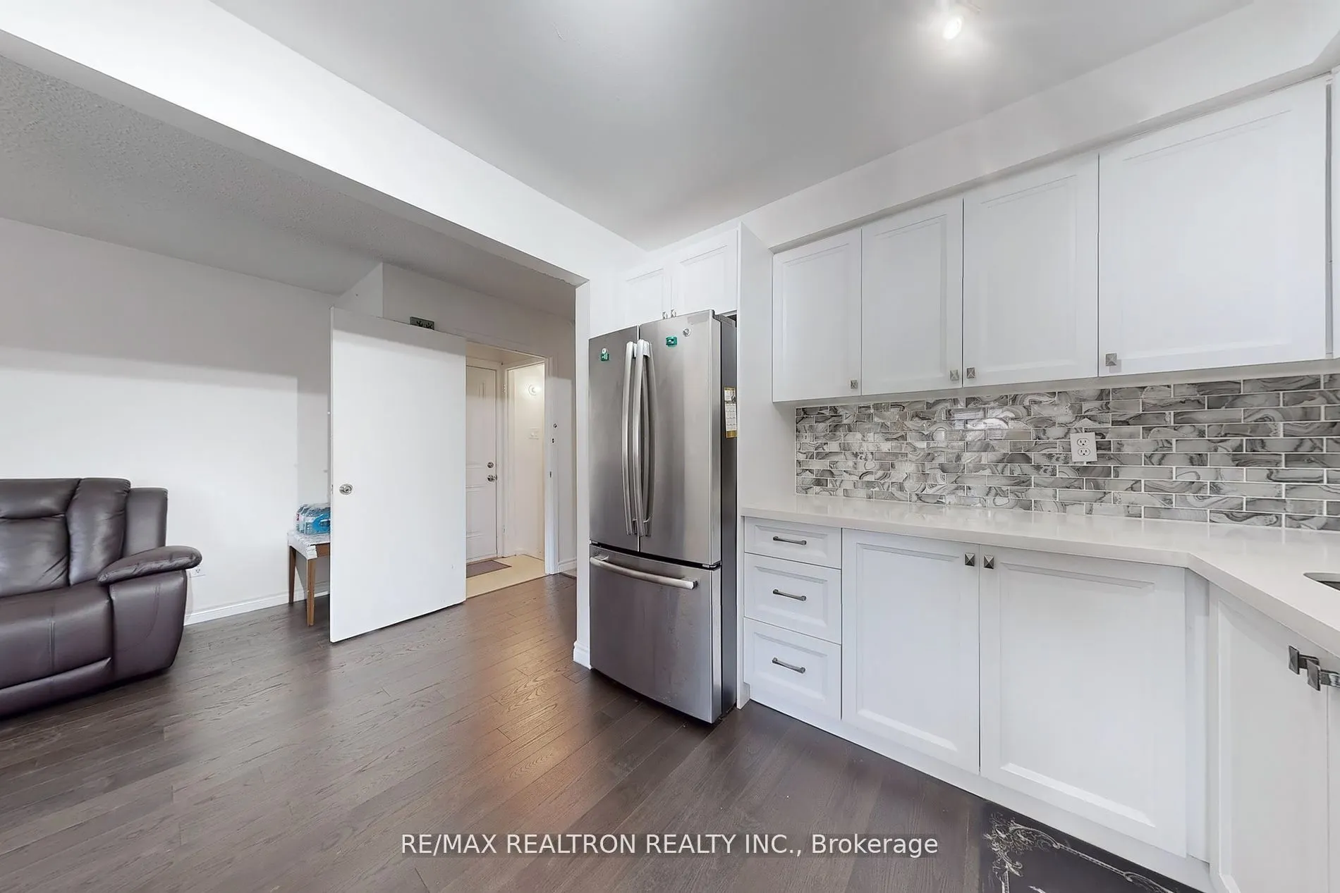 1121 Sandhurst Circle, #20