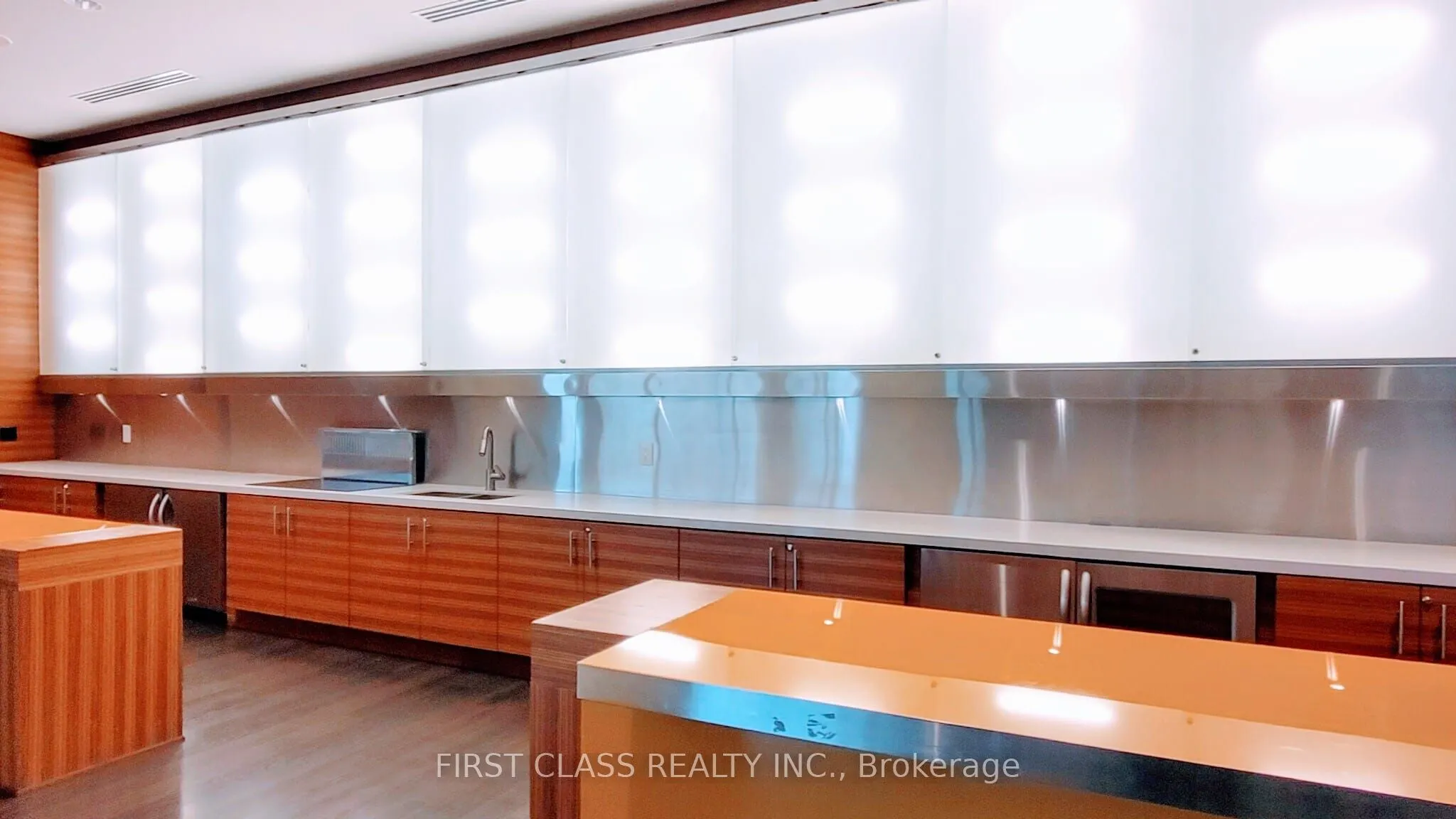 135 Village Green Square, #1616