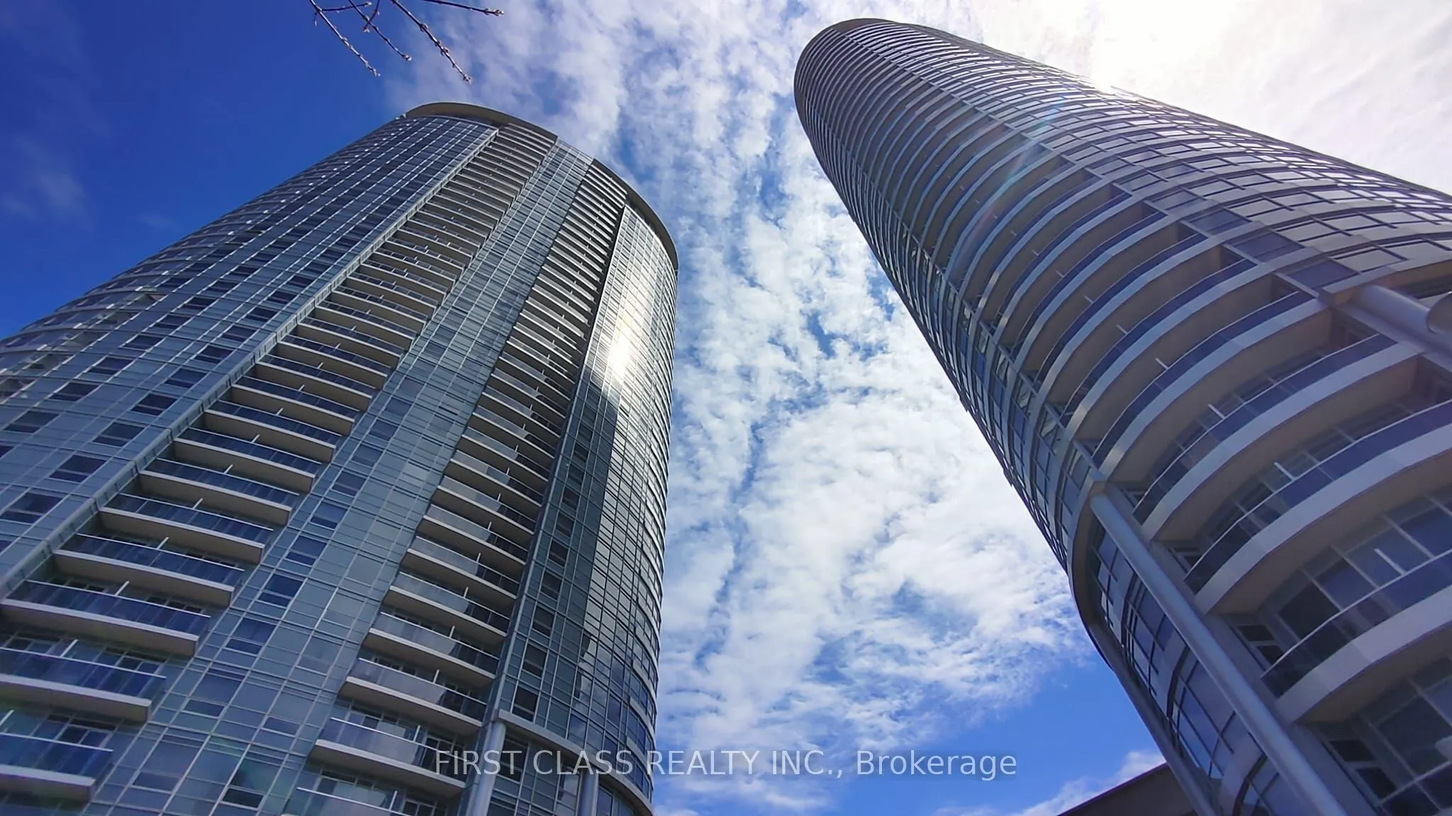 135 Village Green Square, #1616