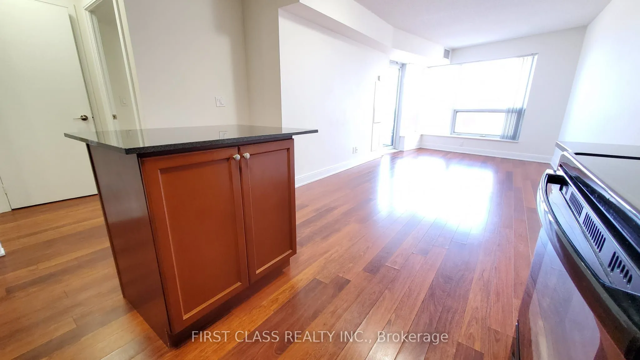 135 Village Green Square, #1616