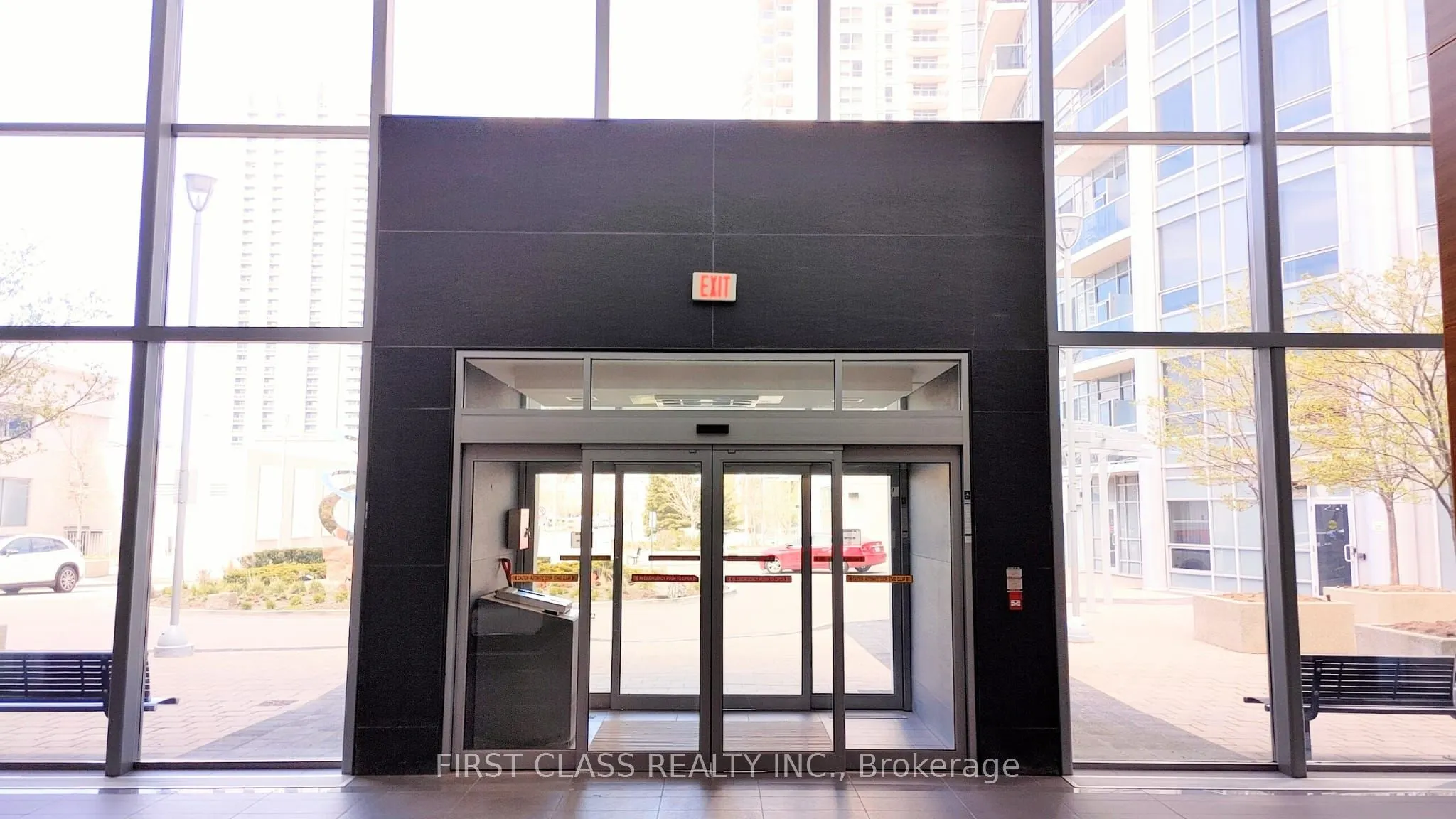 135 Village Green Square, #1616