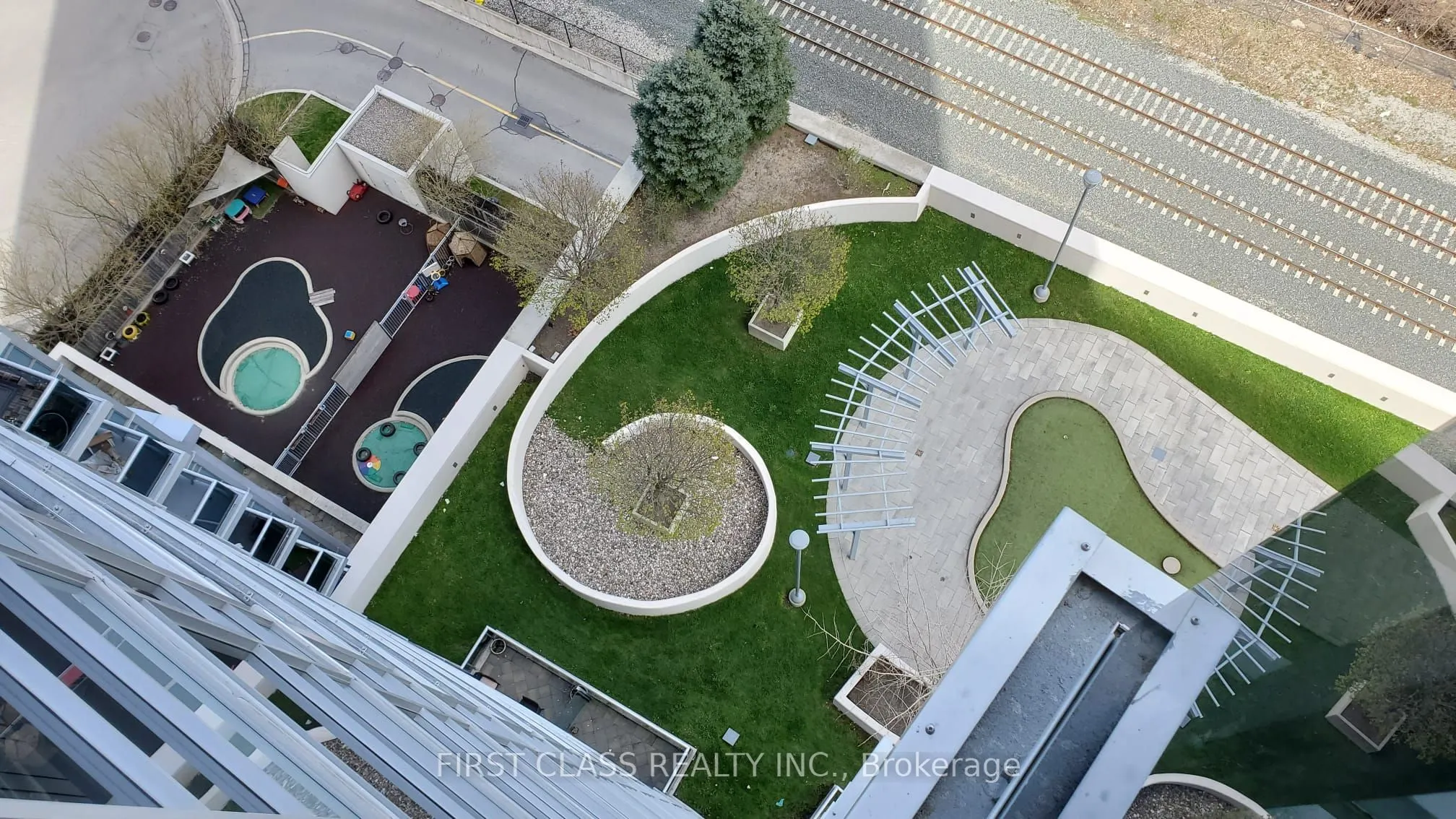 135 Village Green Square, #1616