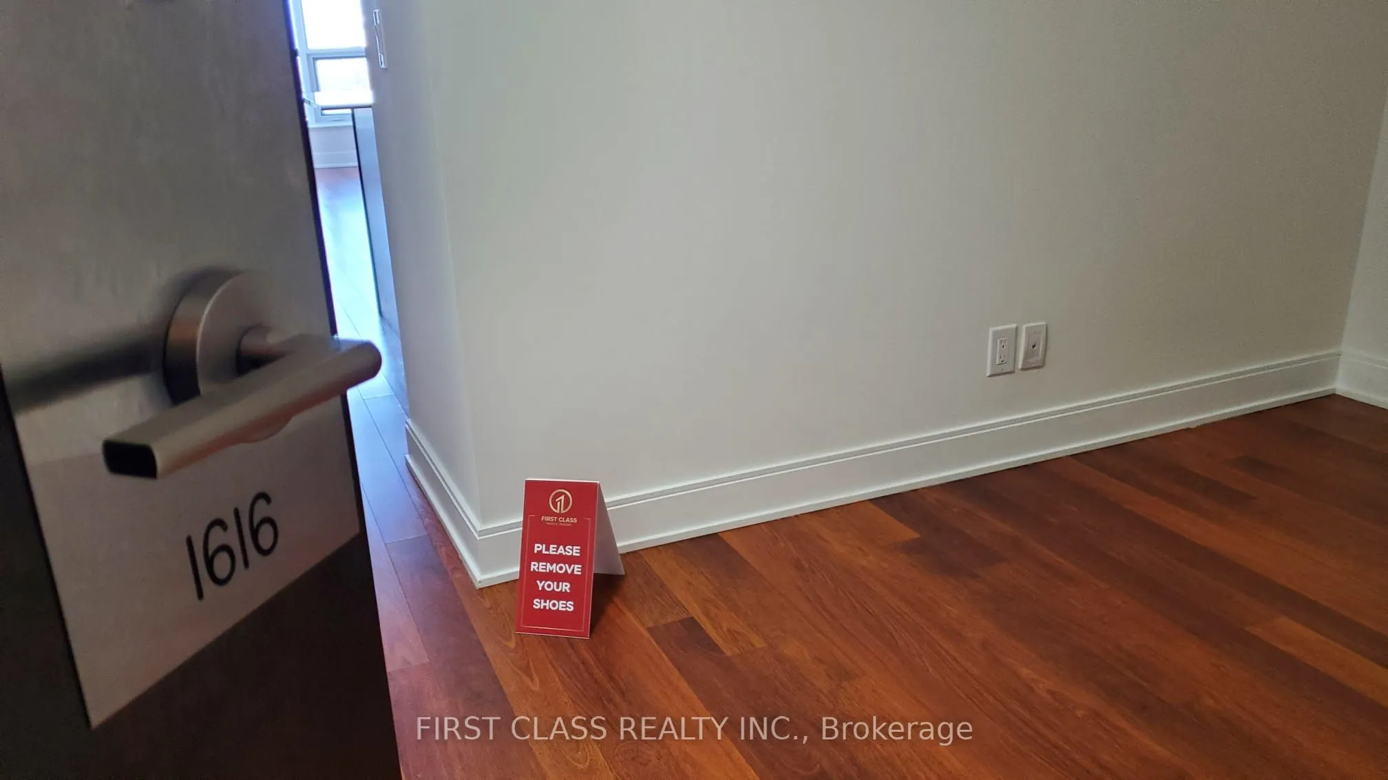 135 Village Green Square, #1616