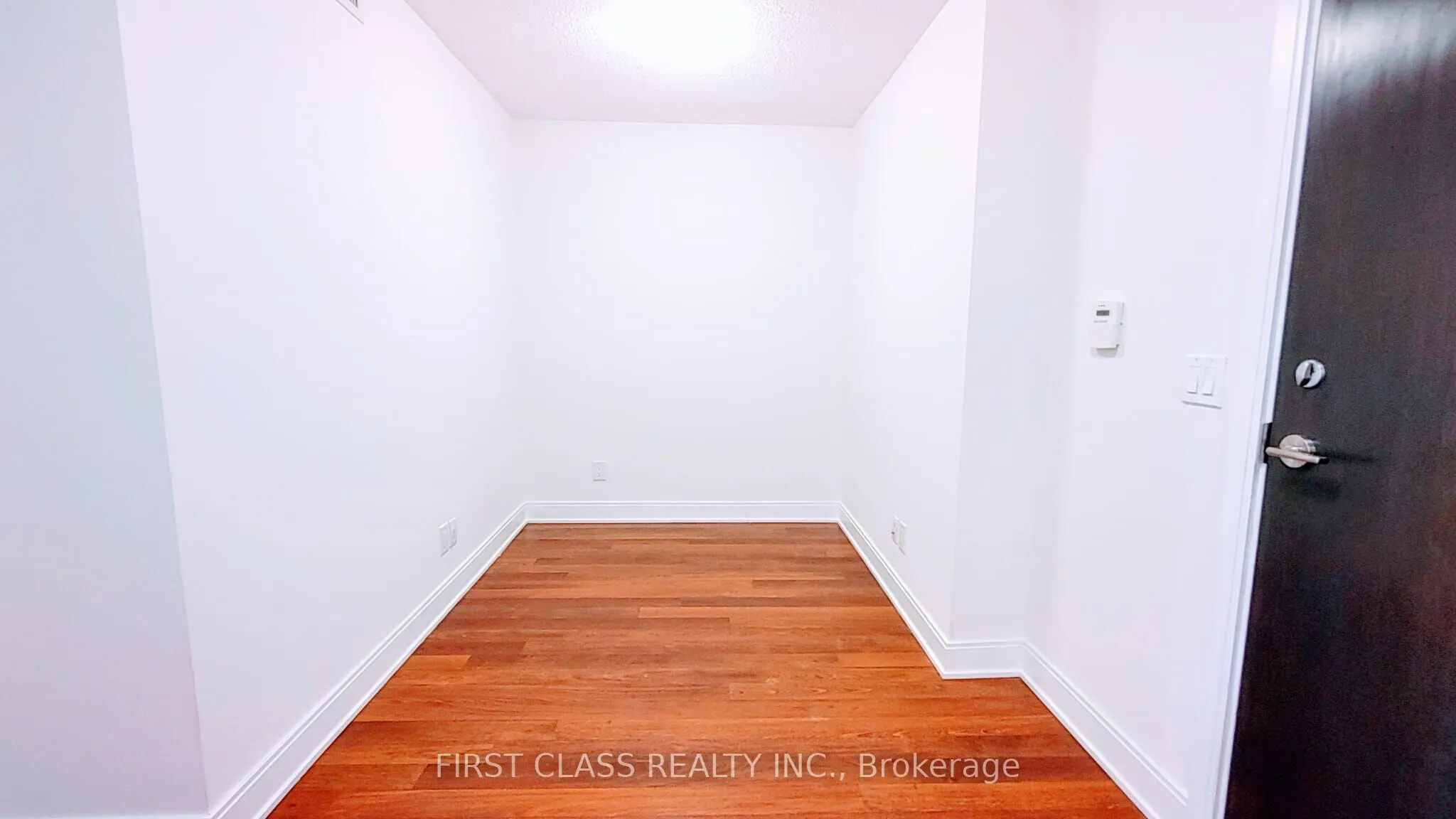 135 Village Green Square, #1616