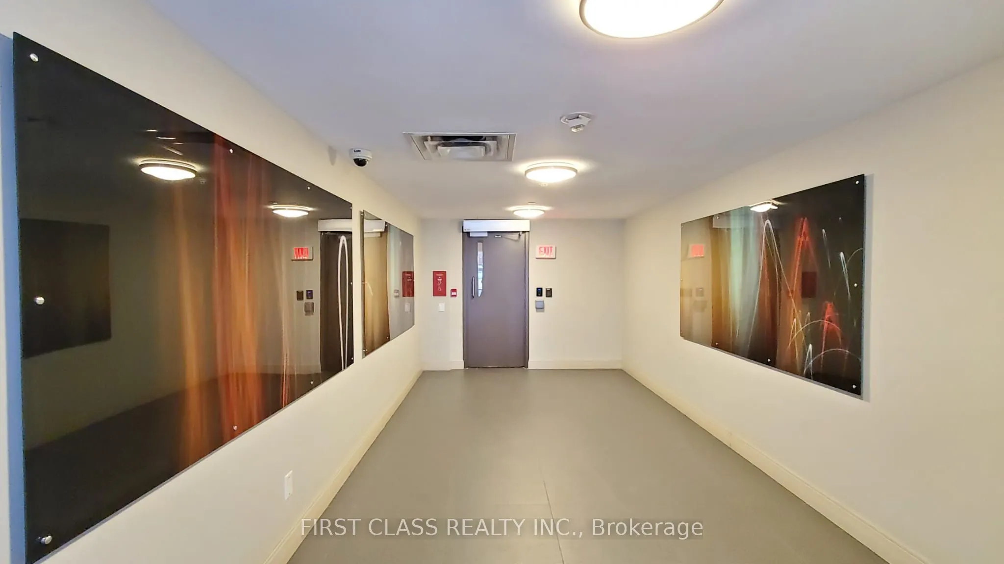 135 Village Green Square, #1616