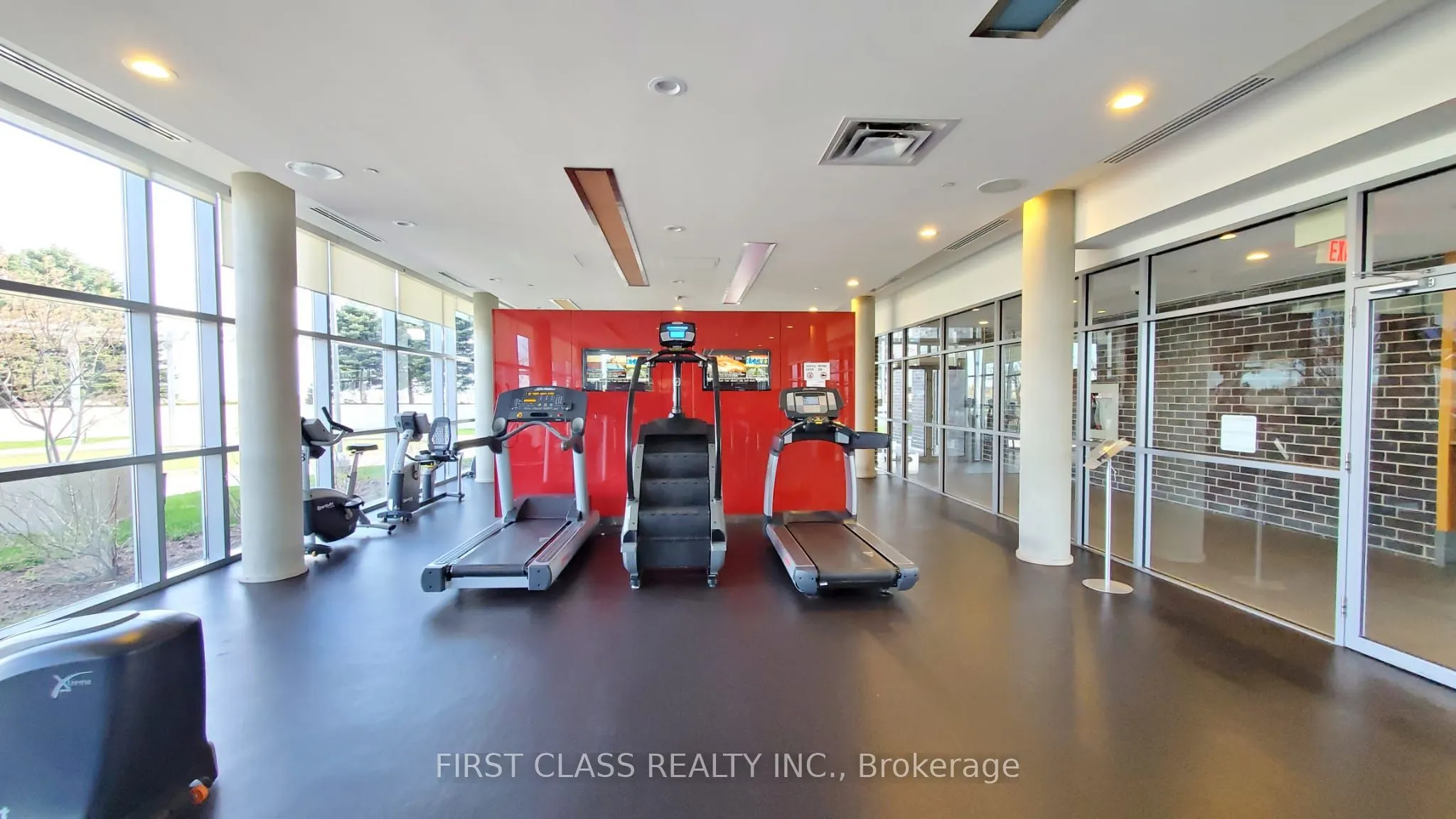 135 Village Green Square, #1616