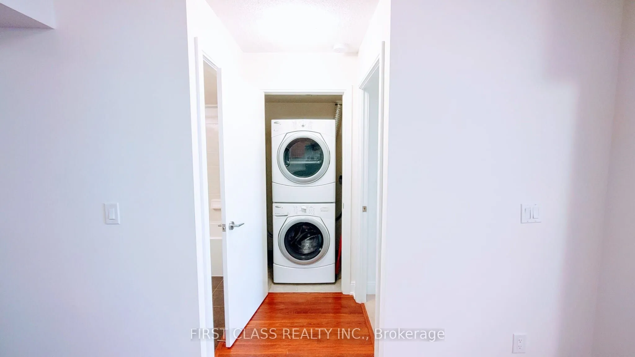 135 Village Green Square, #1616