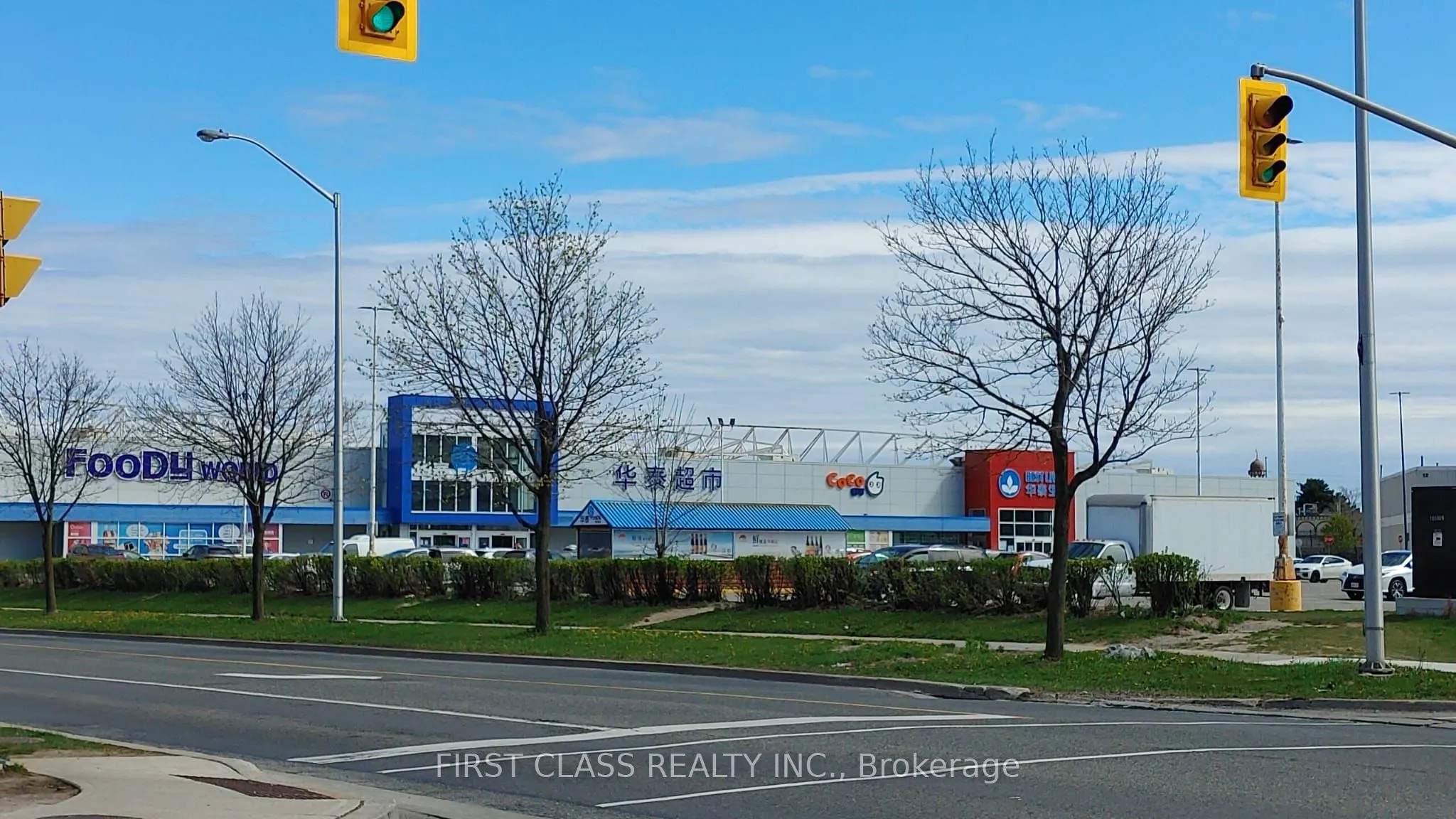 135 Village Green Square, #1616