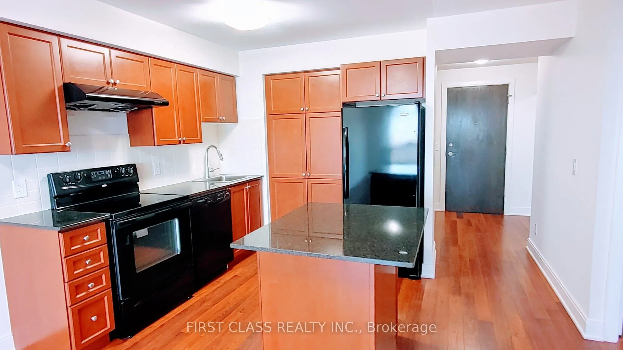 135 Village Green Square, #1616