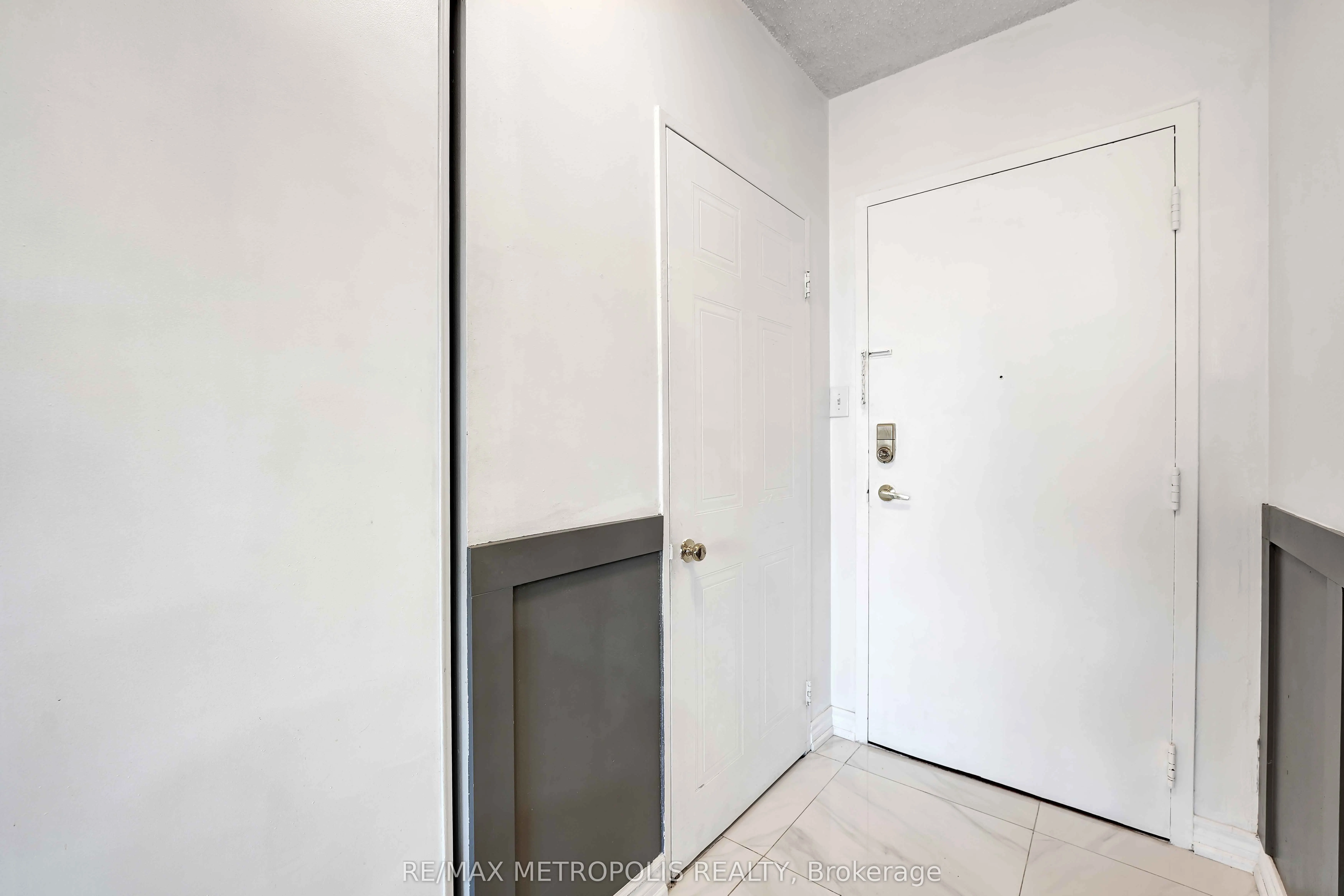 410 Mclevin Avenue, #1011