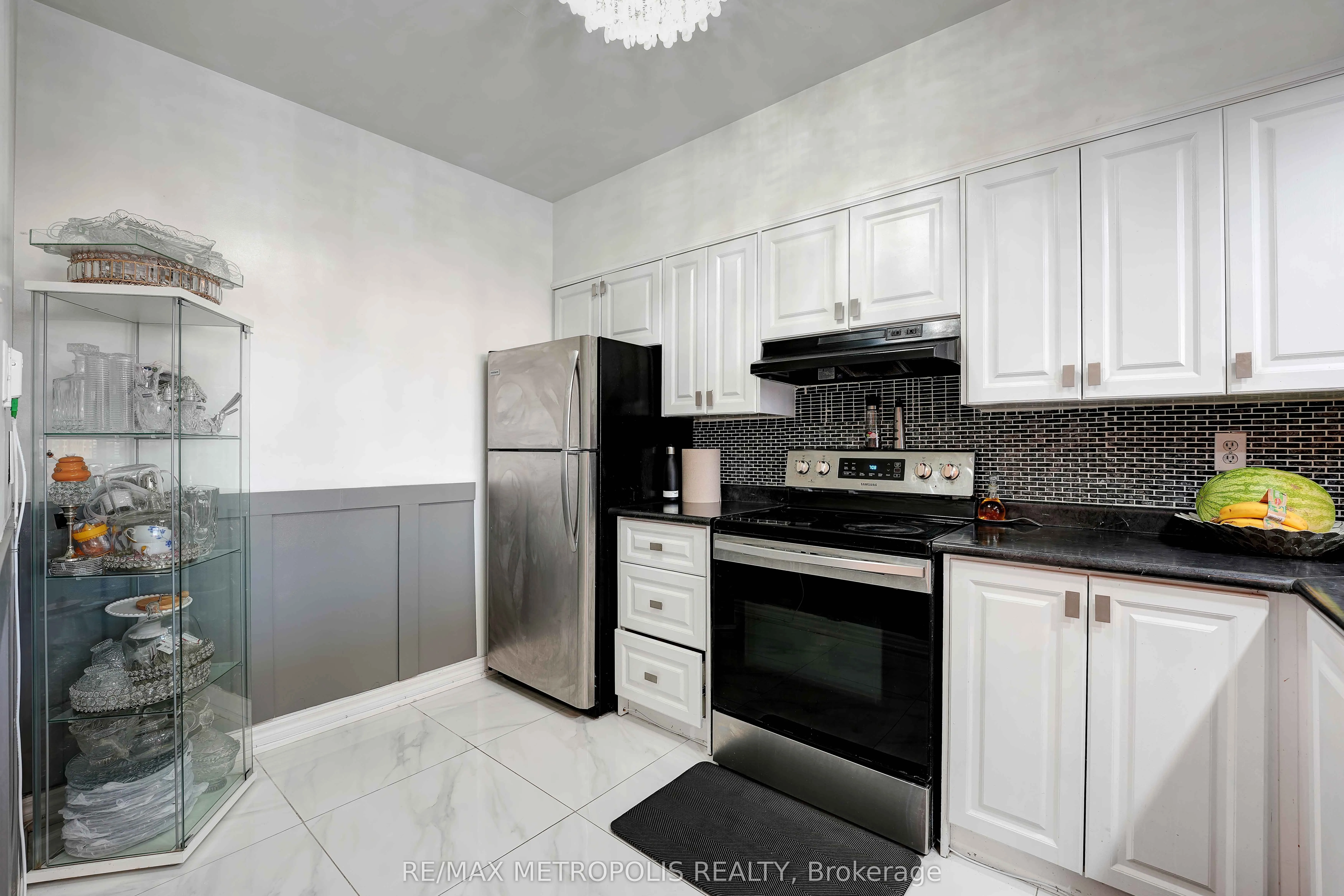 410 Mclevin Avenue, #1011